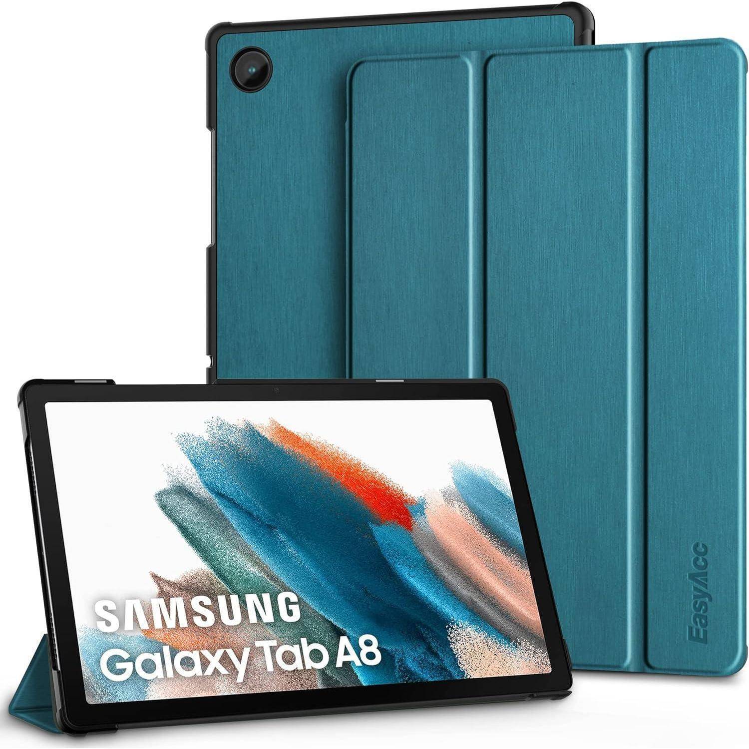 Samsung Galaxy Tab A8 Tablet in einem blaugrünen Folioschutz, von vorne und hinten gezeigt, wobei der Bildschirm den Produktnamen anzeigt.