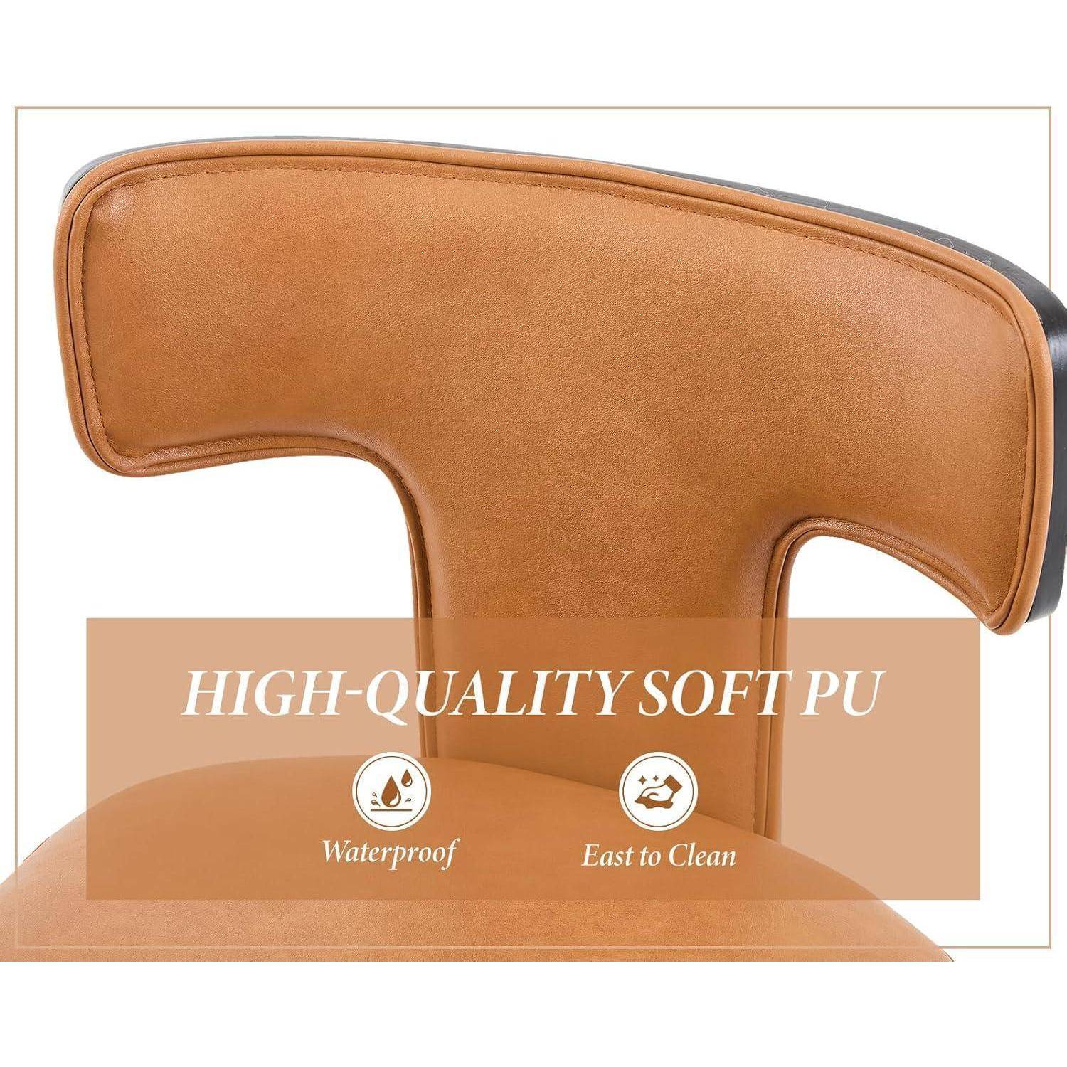 Braunes Leder-Optik-Sessellehnen-Kissen mit Overlaytext „HIGH-QUALITY SOFT PU