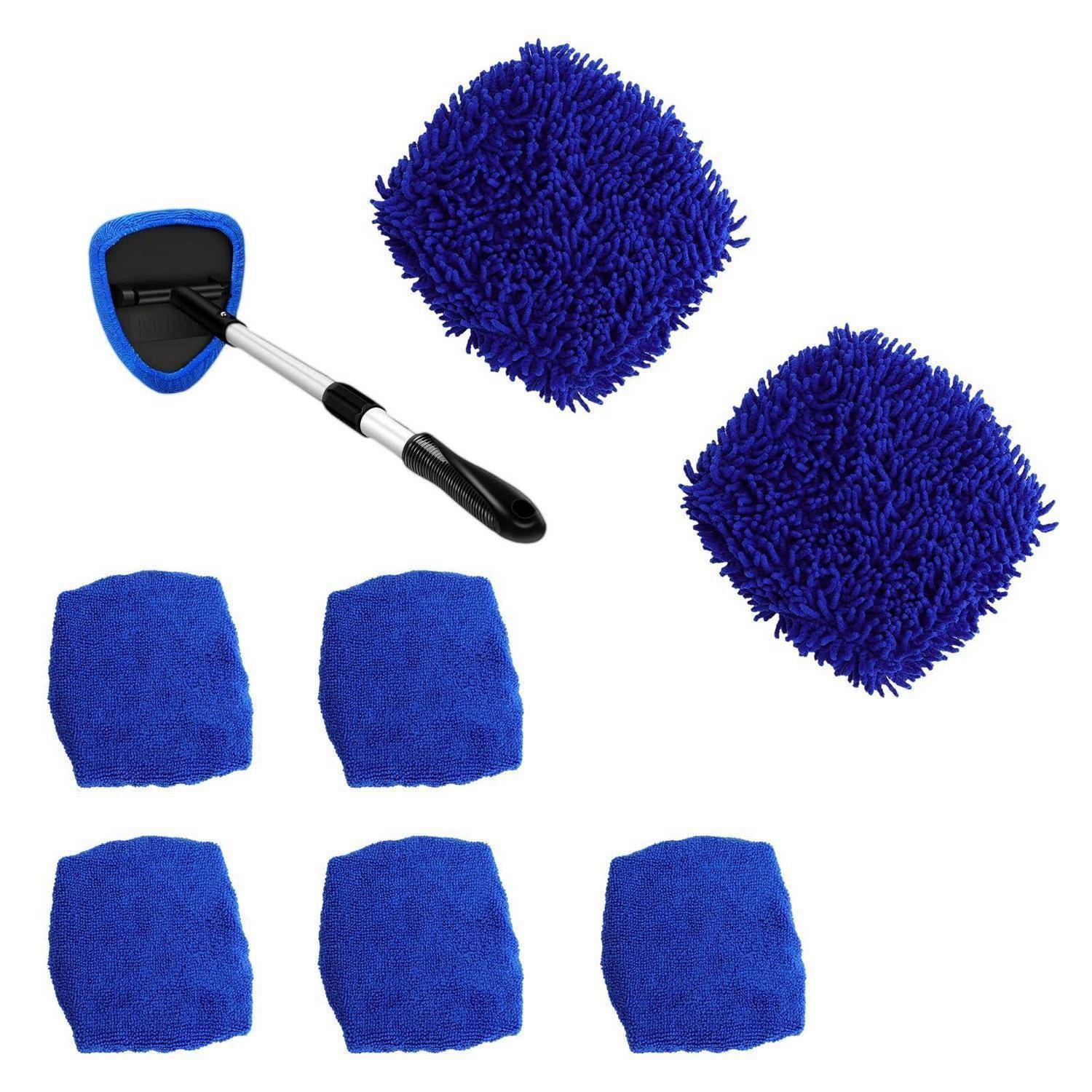 Blauer Mikrofaser-Staubwischer mit Griff und fünf abnehmbaren Reinigungstüchern auf weißem Hintergrund abgebildet.