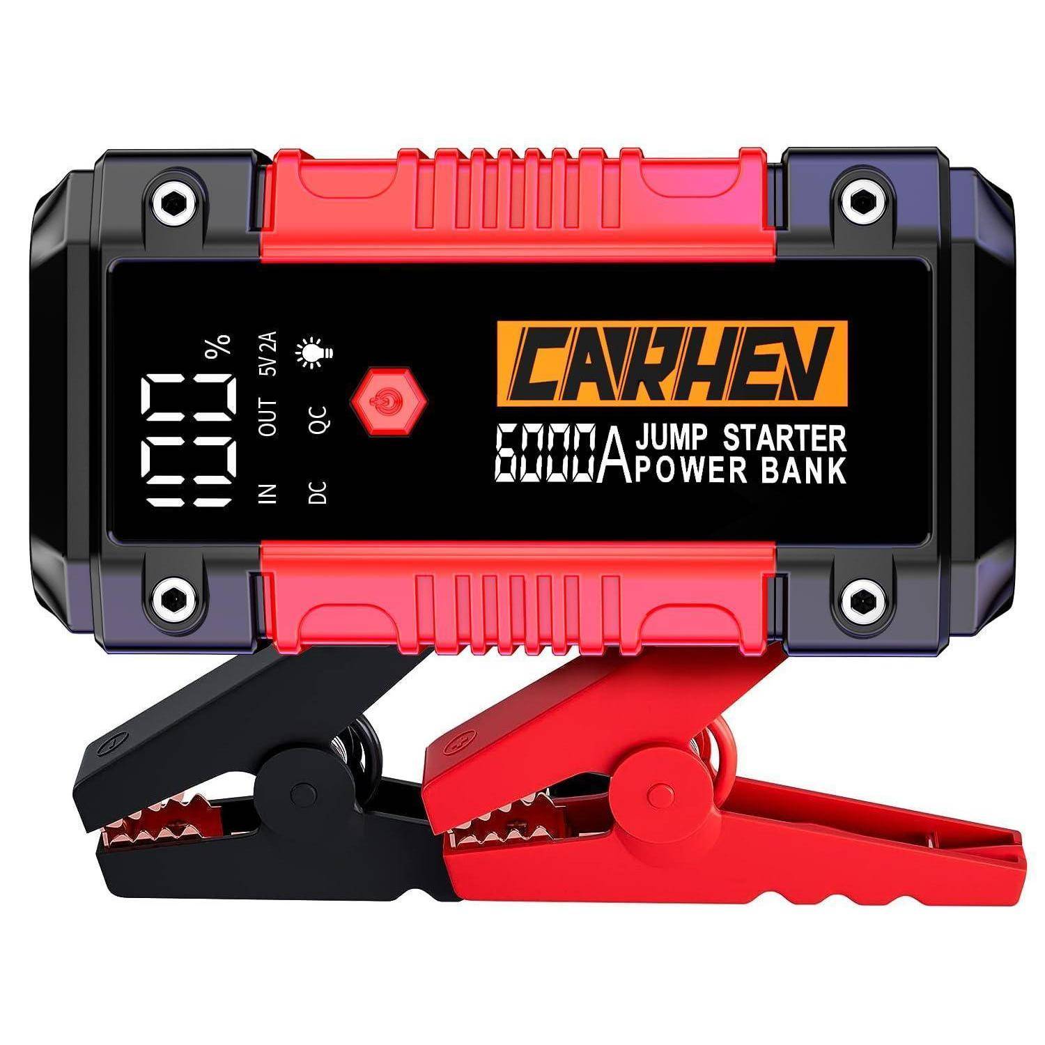 Autostarthilfegerät Power Bank mit LCD-BatterieDisplay und angebrachten roten und schwarzen Klemmkabeln.