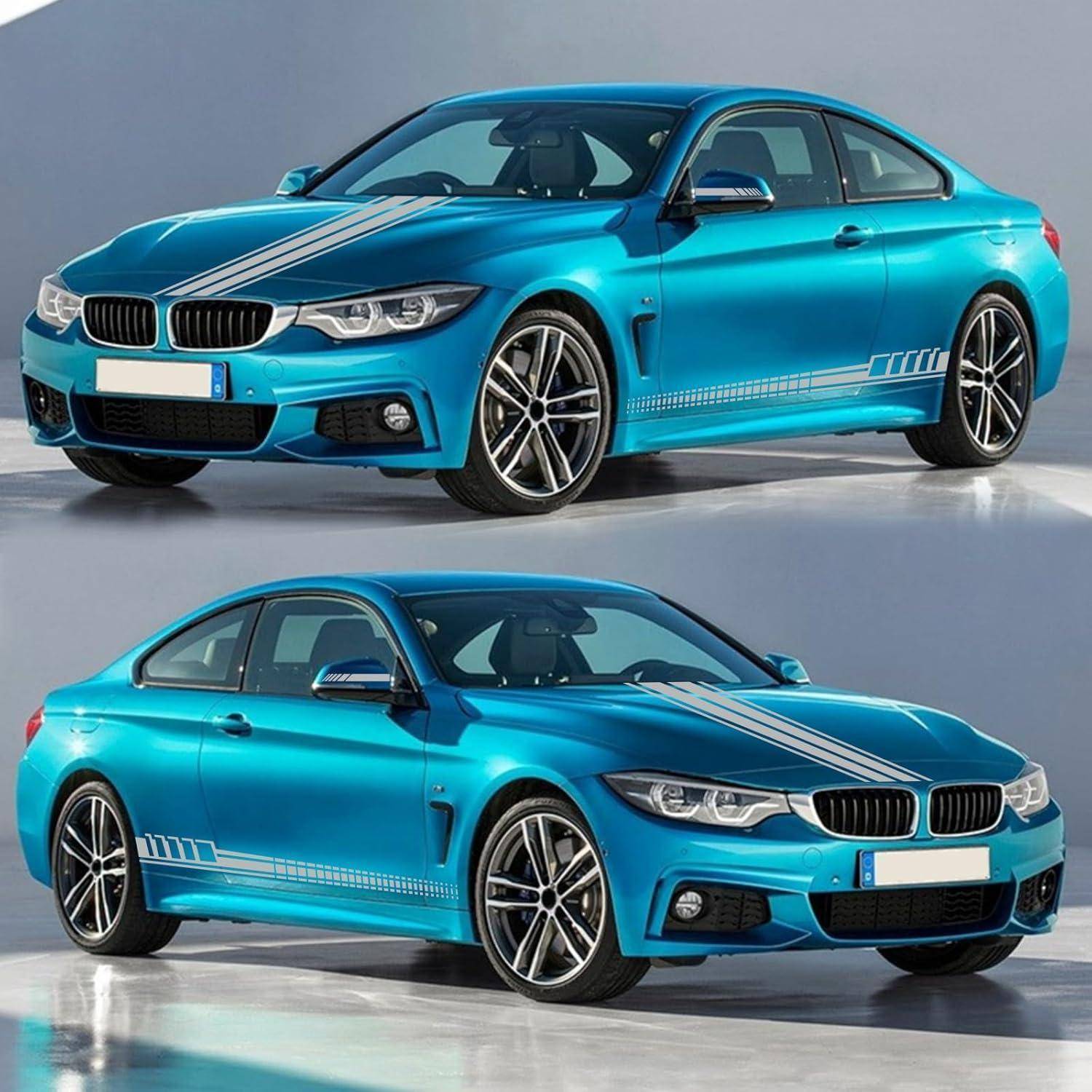 Zwei Ansichten eines türkisfarbenen BMW-ähnlichen Sportcoupés mit weißen Rennstreifen vor einem Studiohintergrund.