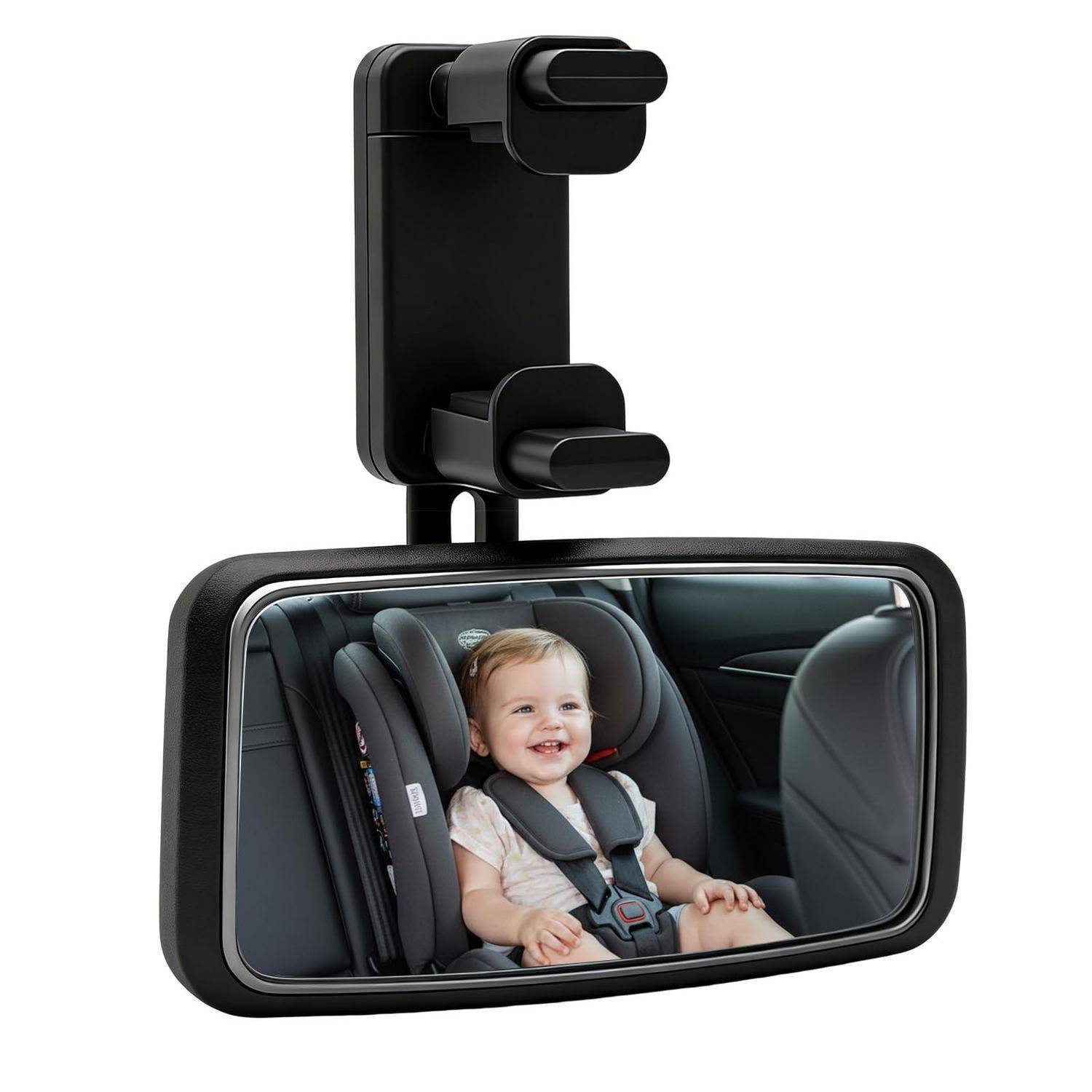 Rückspiegel mit einem angebrachten Auto-Babyspiegel, der ein lachendes Kind zeigt, das in einem rückwärts gerichteten Autokindersitz angeschnallt ist.