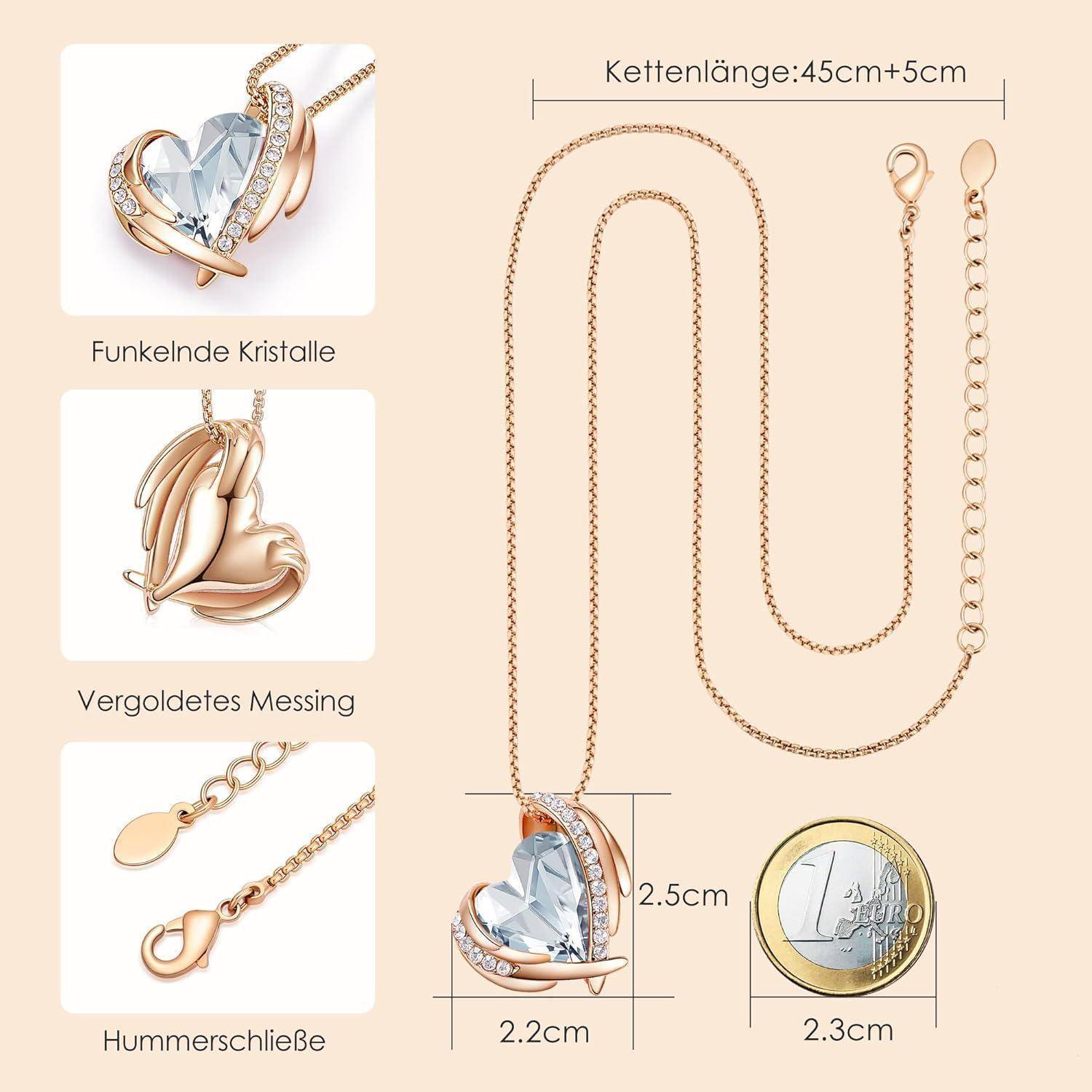 Produktbild eines goldtonigen Herzanhängers mit Kristall, Kettenlänge 45+5 cm, Anhängergröße 2,5 x 2,2 cm, mit Hummerklaue und Münzgrößenvergleich.