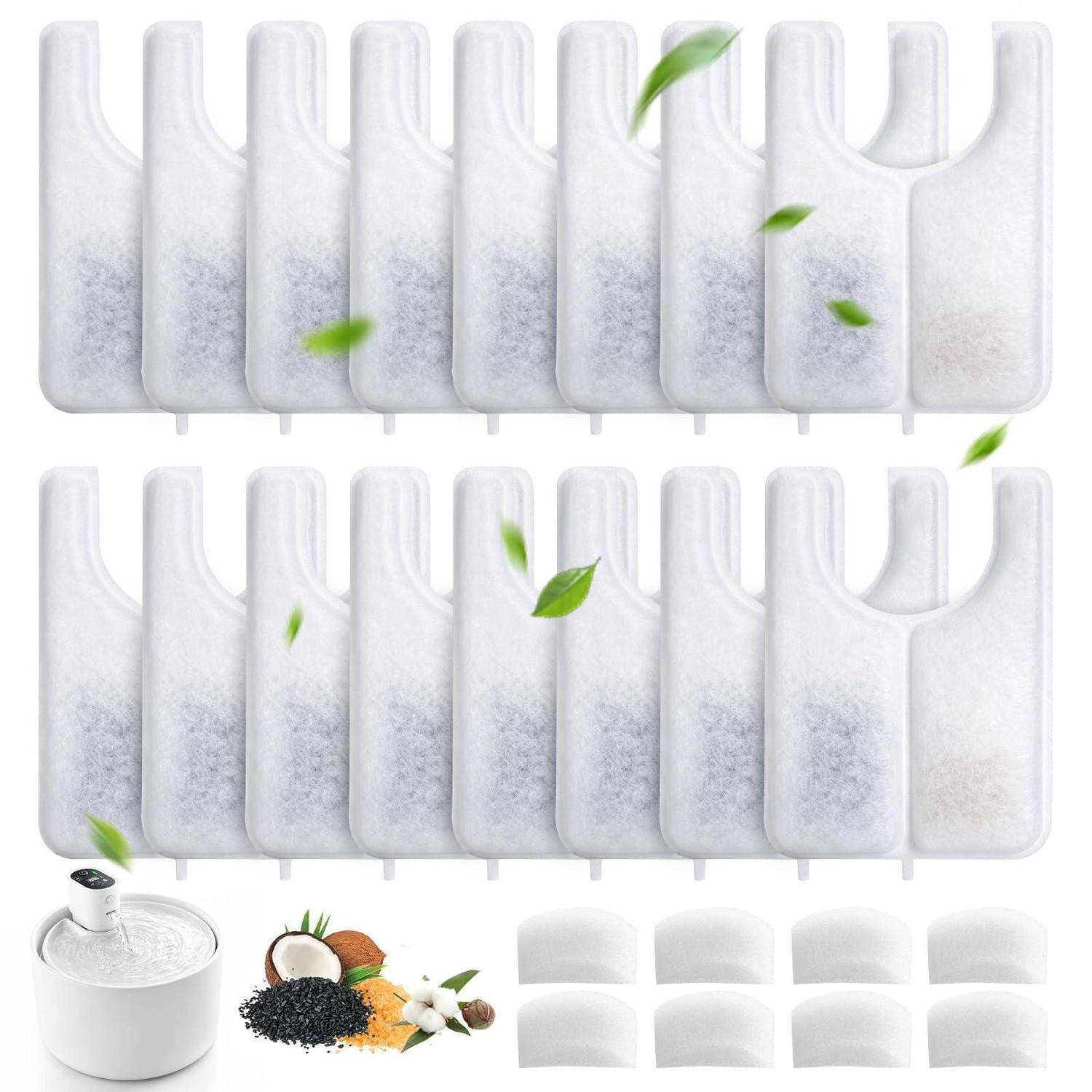 Weiße modulare Wandpaneele in Reihen angeordnet, mit grünen Blättern und einem kleinen weißen Behälter sowie assortiertem Naturmaterial darunter, was auf umweltfreundliches Materialdesign hindeutet.