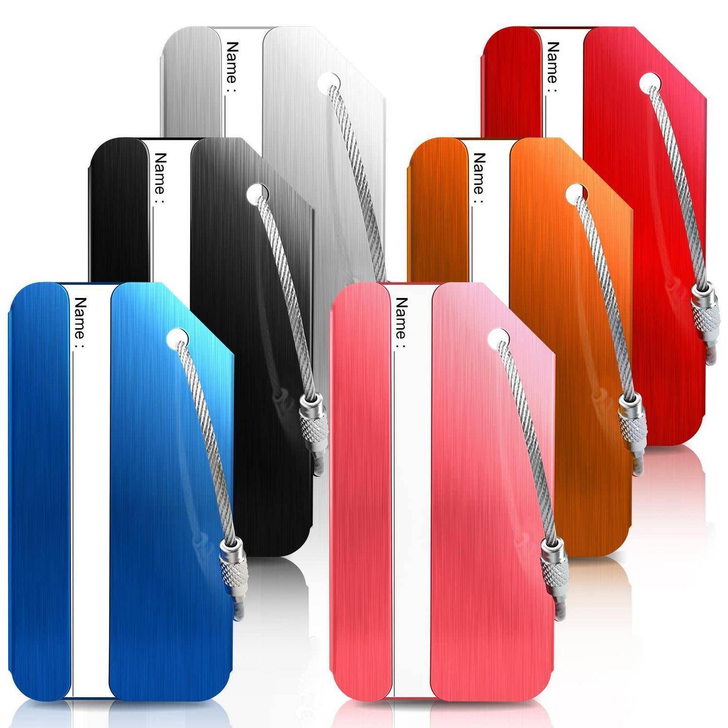 Ein Satz bunter Gepäckanhänger mit Metallkordeln in Blau, Schwarz, Silber, Rot, Orange und Rosa, jeweils mit einem leeren 