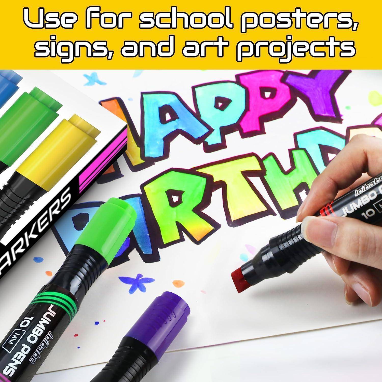 Buntes, handgezeichnetes „ALLES GUTE ZUM GEBURTSTAG"-Plakat, das mit Markierstiften bemalt wird, mit Text, der besagt „Verwenden Sie für Schulplakate, Schilder und Kunstprojekte"".