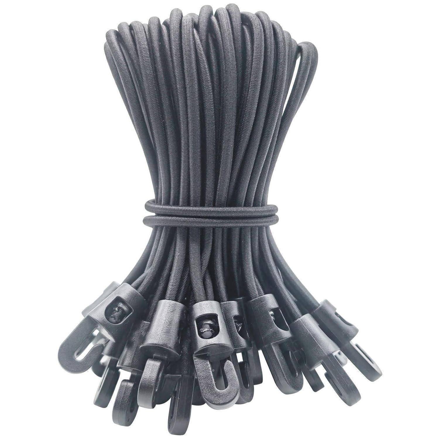 Bündel aus schwarzen elastischen Schnüren mit Kunststoffhaken und Schlaufenenden, sauber zusammengebunden auf weißem Hintergrund.