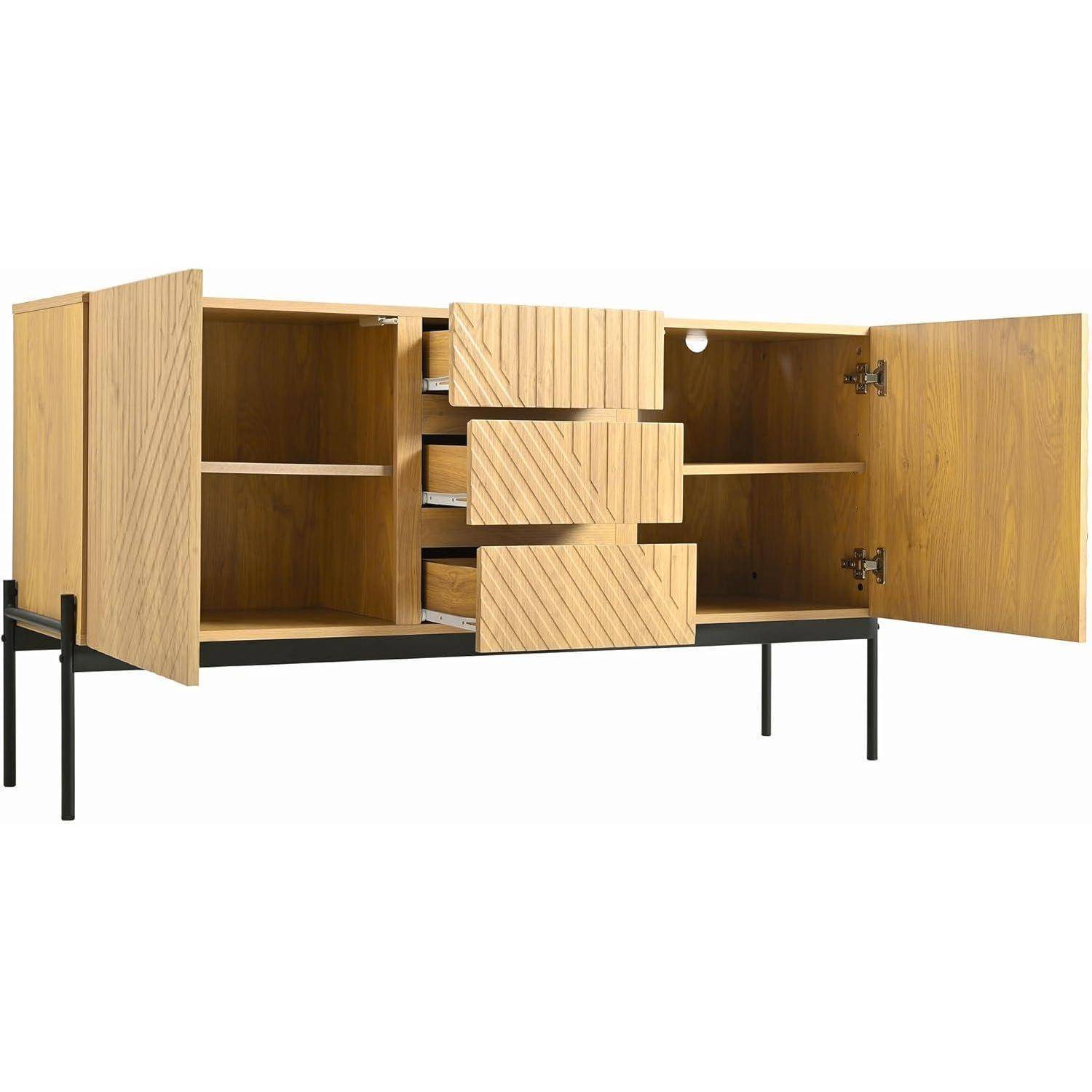Offenes Holz-Sideboard auf schwarzen Beinen mit zwei Schranktüren, drei mittleren Schubladen und inneren Regalen, auf weißem Hintergrund gezeigt.
