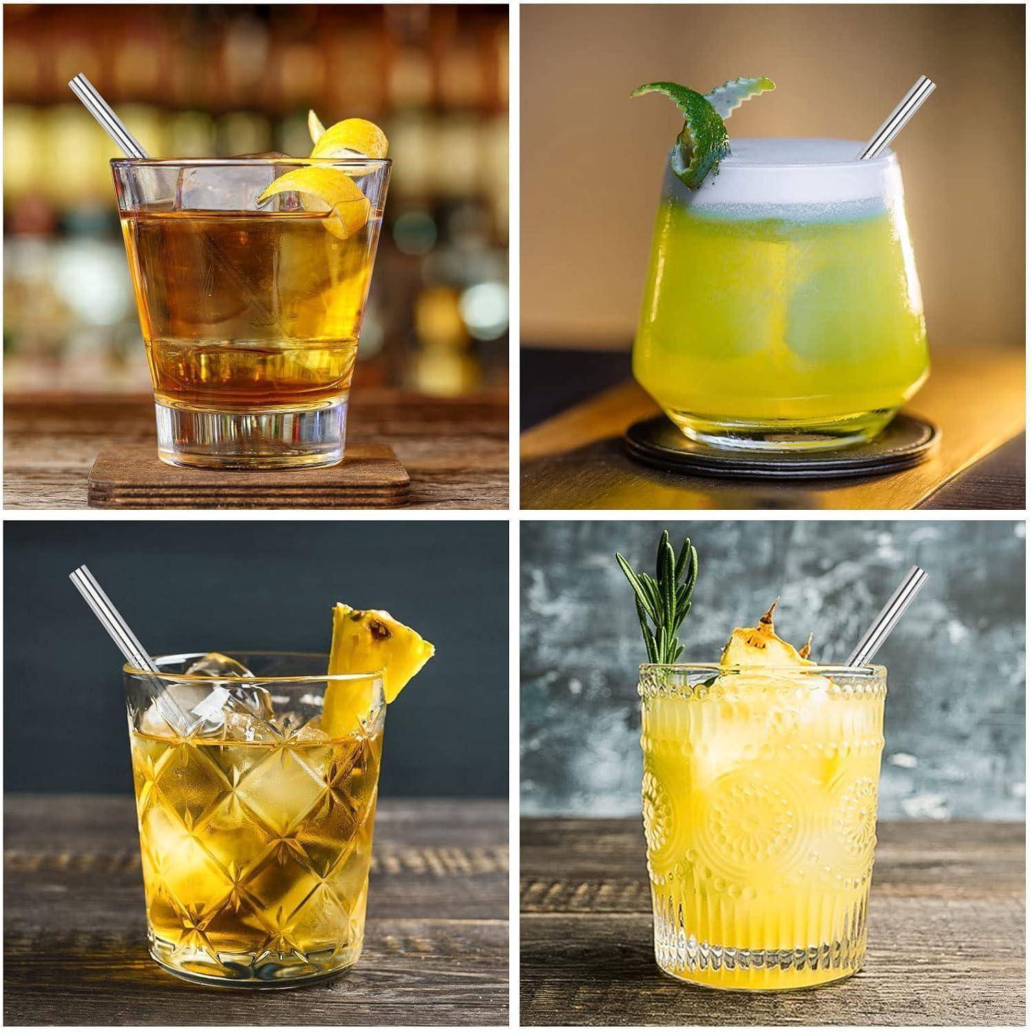 Vier Cocktails in strukturierten Gläsern mit Metallstrohhalmen und Fruchtgarnituren, dargestellt in einem 2x2-Raster auf einer Holzoberfläche.
