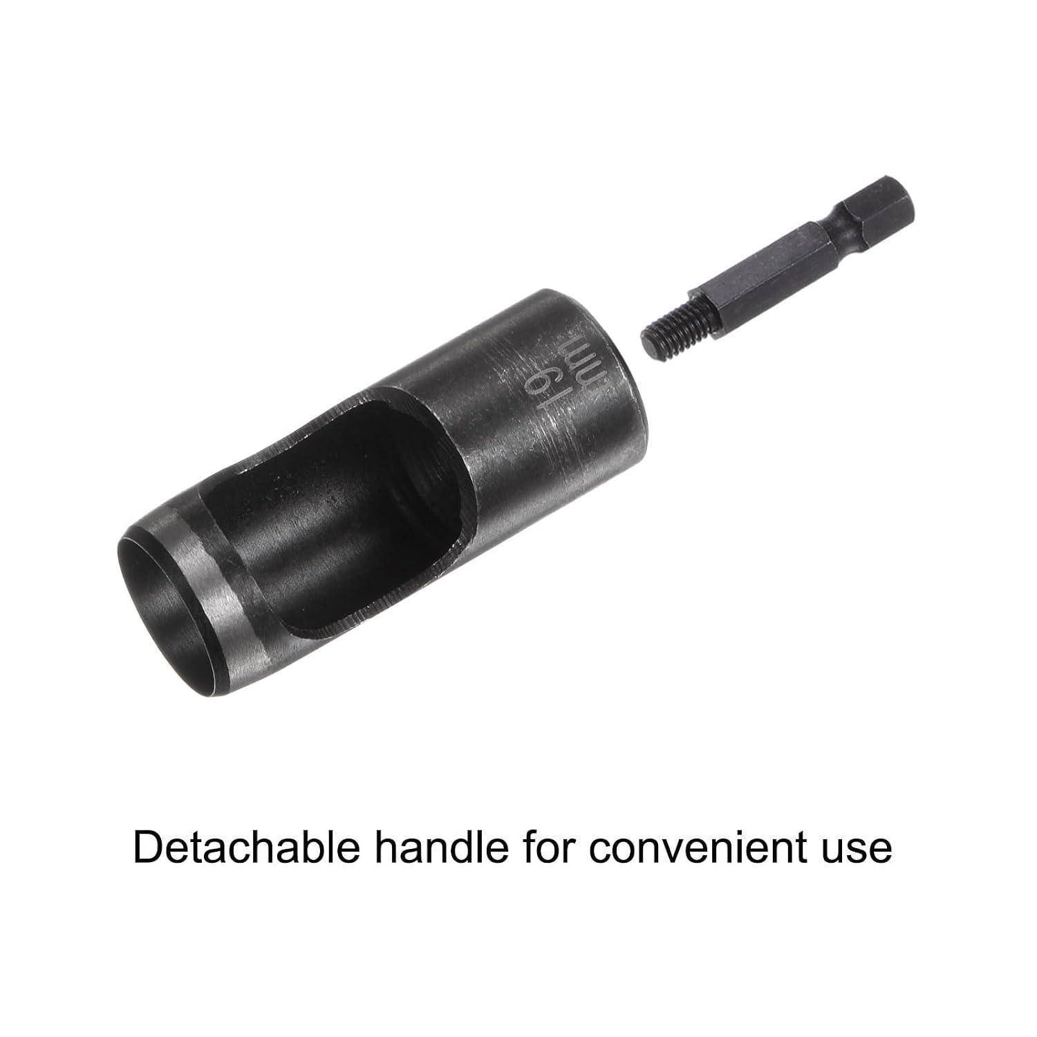 Schwarzer Steckdosenadapter mit abnehmbarem Griff, dargestellt mit separiertem Griff und beschriftet mit „Abnehmbarer Griff für bequeme Verwendung".