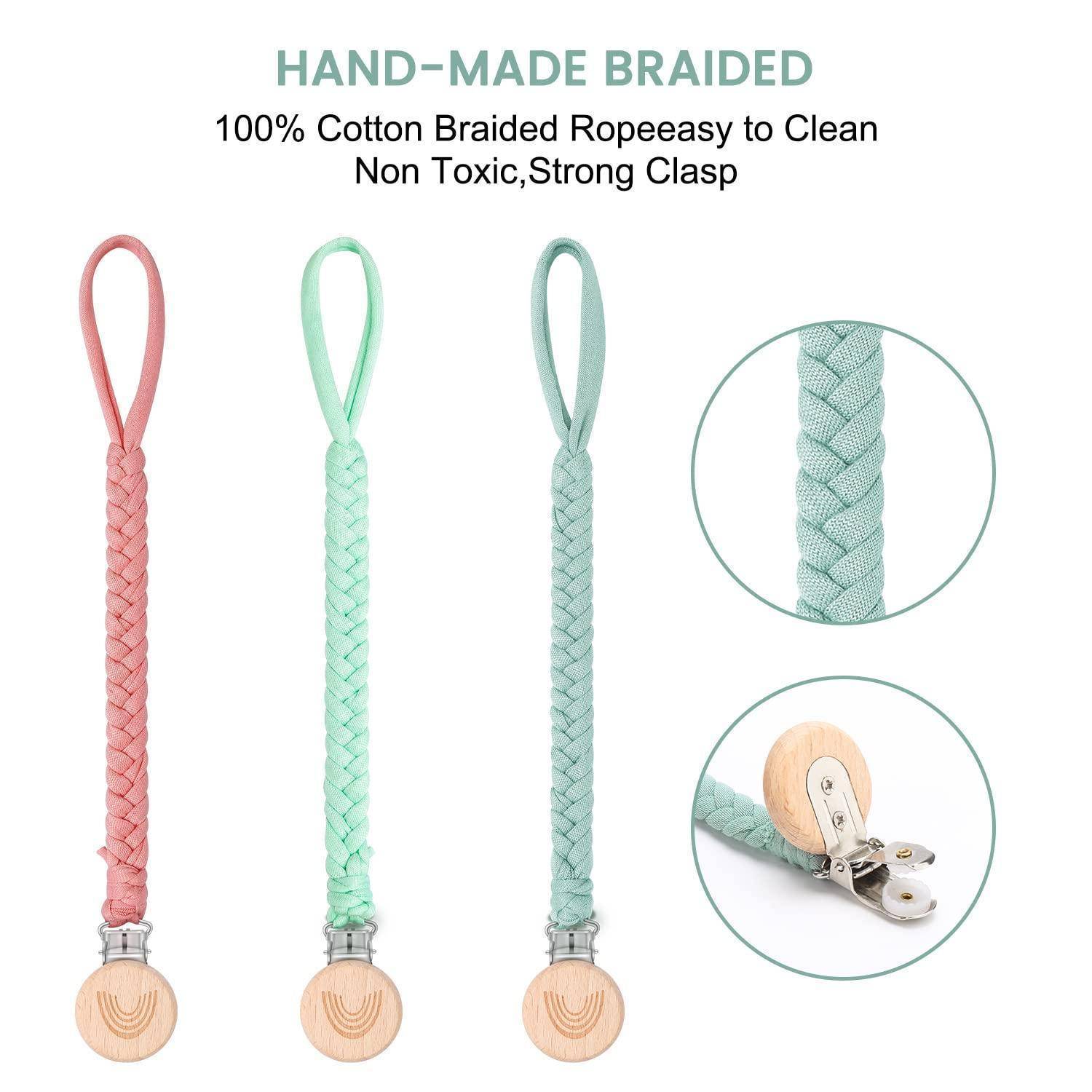 Produktbild von drei handgefertigten geflochtenen Baumwoll-Schnullerketten in Rosa, Mint und Petrol mit Nahaufnahmen der Flechtstruktur und der Metallklammer.