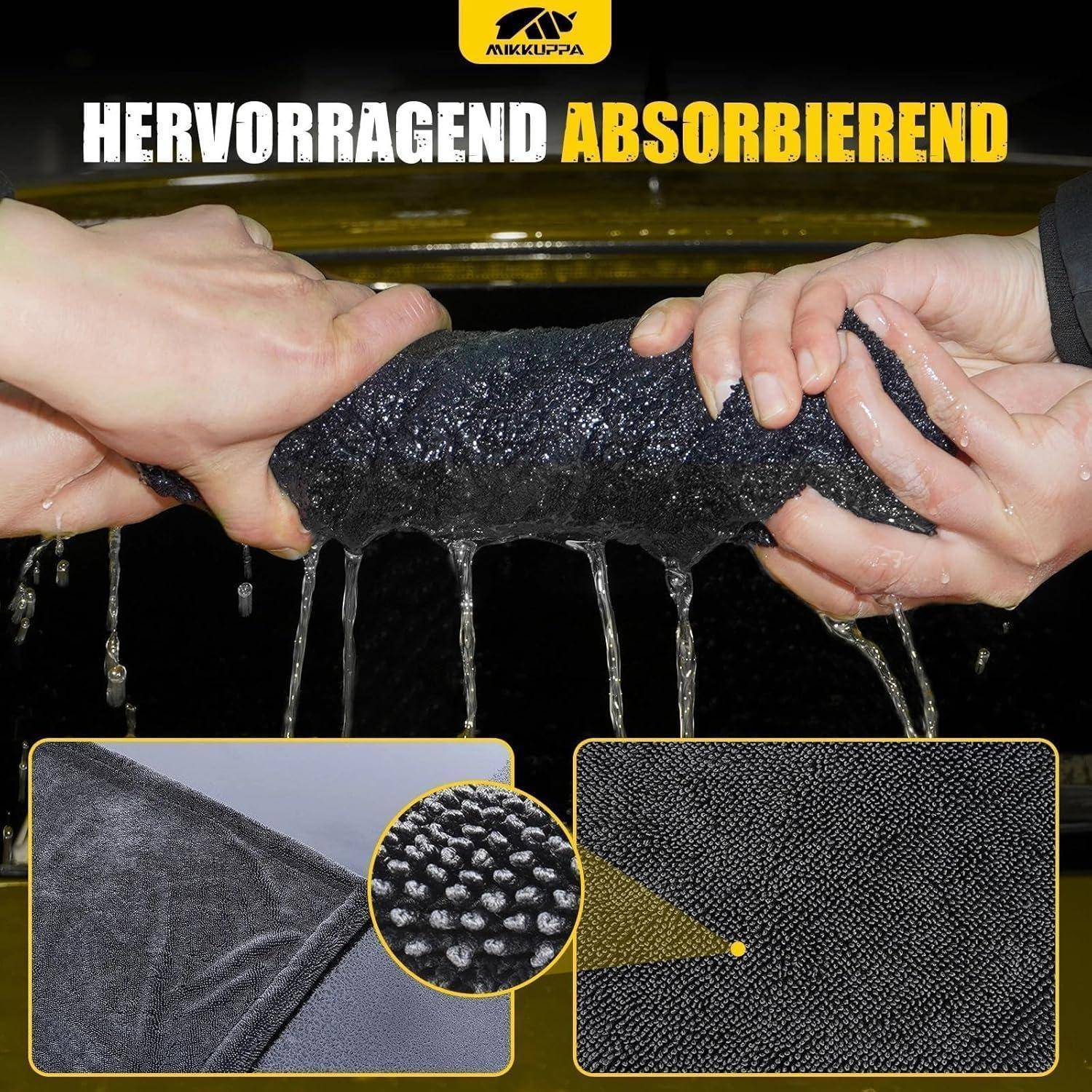 Hände drücken ein schwarzes saugfähiges Tuch oder einen Schwamm zusammen, wobei Wasser herausfließt; eingefügte Nahaufnahmen zeigen die Stoffstruktur und die saugfähige Oberfläche.