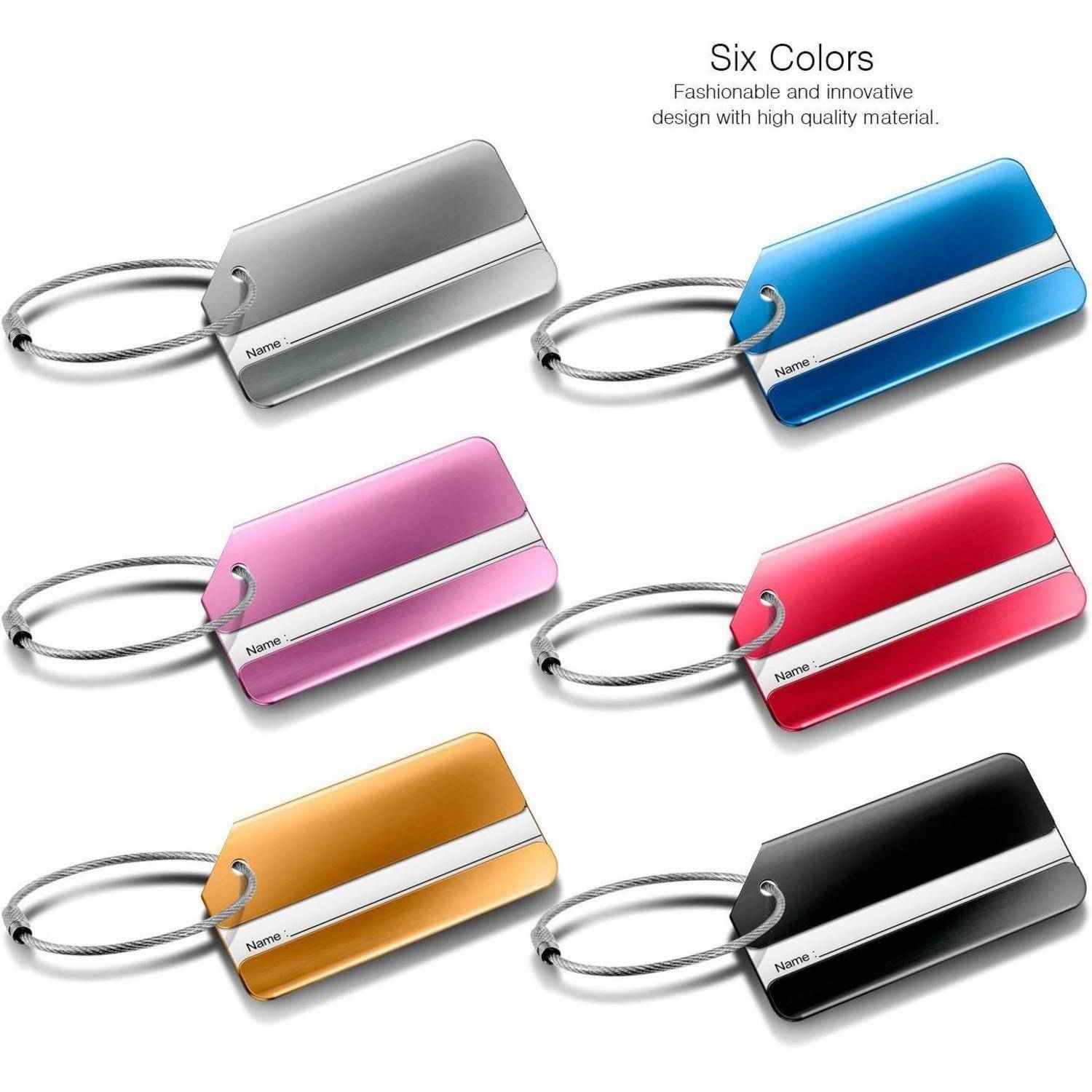 Produktbild mit sechs rechteckigen Metallschlüsselanhängern in Silber, Blau, Rosa, Rot, Orange und Schwarz, mit der Aufschrift "Sechs Farben"".