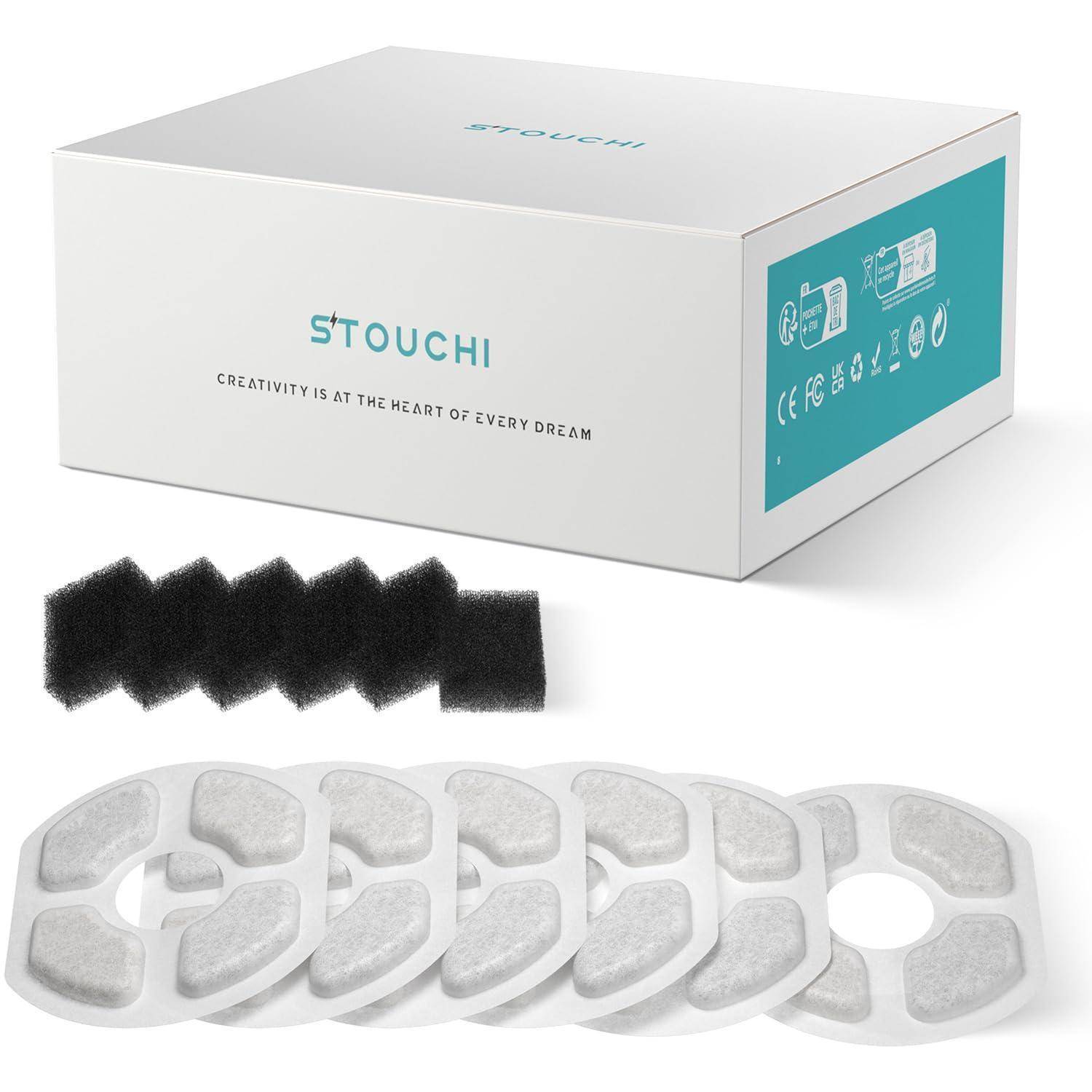 Produktbild der STOUCHI-Verpackung mit schwarzen Haftpads und mehreren weißen kreisförmigen Streifenstücken, die unter der Schachtel angeordnet sind.