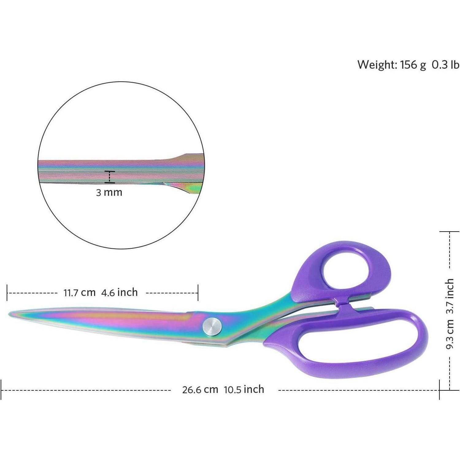 Produktbild von Regenbogen-Finish-Schere mit violetten Griffen, mit Größenmessungen: 26,6 cm lang, 9,3 cm hoch, Klinge 11,7 cm, 3 mm dick.