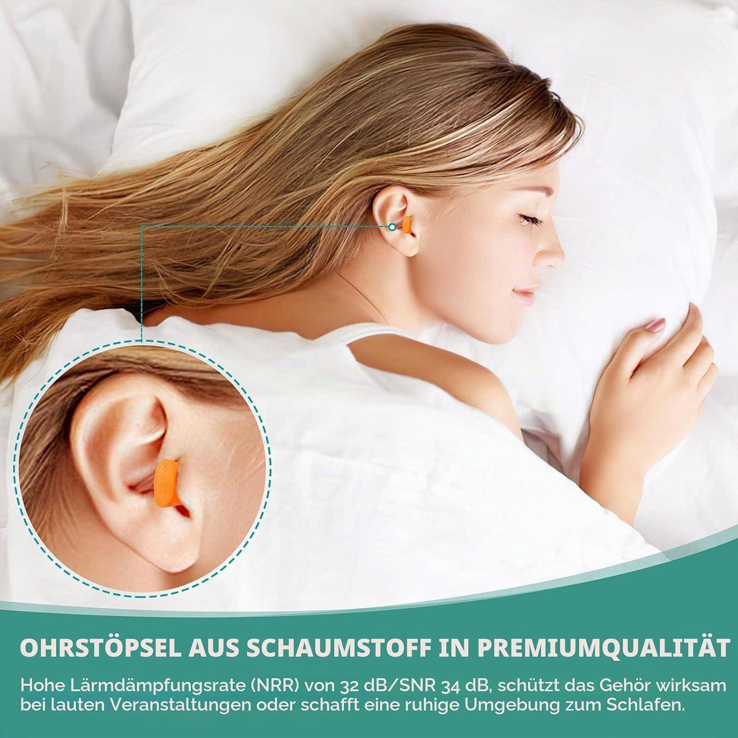 Frau schläft auf ihrer Seite, während sie einen orangefarbenen Schaumstoff-Ohrstöpsel trägt; die Nahaufnahme zeigt den Ohrstöpsel mit deutschem Text, der Premium-Schaumstoff-Ohrstöpsel und hohe Lärmreduktion bewirbt.