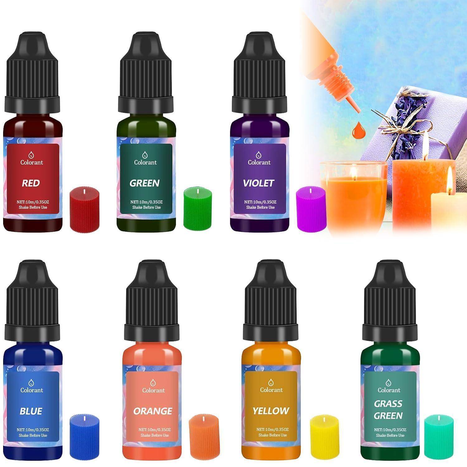 Verschiedene Flaschen mit Lebensmittelfarben in Rot, Grün, Violett, Blau, Orange, Gelb und Grasgrün mit passenden Tropfen und gefärbten Getränken, die zeigen, wie jede Farbe verwendet wird.