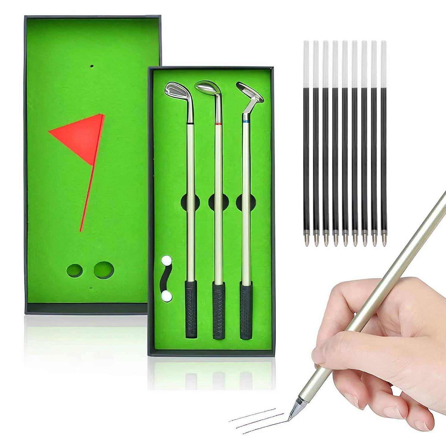 Kugelschreiber in Golfschläger-Form in einer grünen Präsentationsbox, mit einem Stift, der in einer Hand schreibt, und einem Set von Ersatzminen daneben.