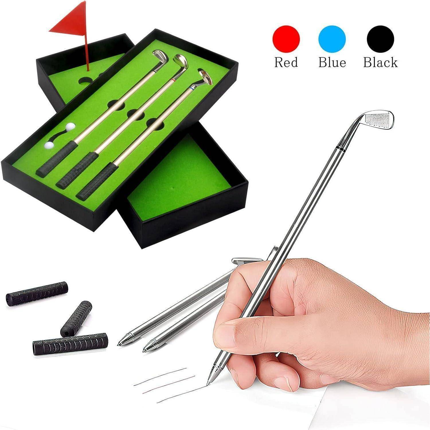 Golfschläger-förmige Stifte in einer Geschenkbox, gezeigt in Rot, Blau und Schwarz, mit einem Stift, der wie ein Bleistift zum Schreiben gehalten wird.