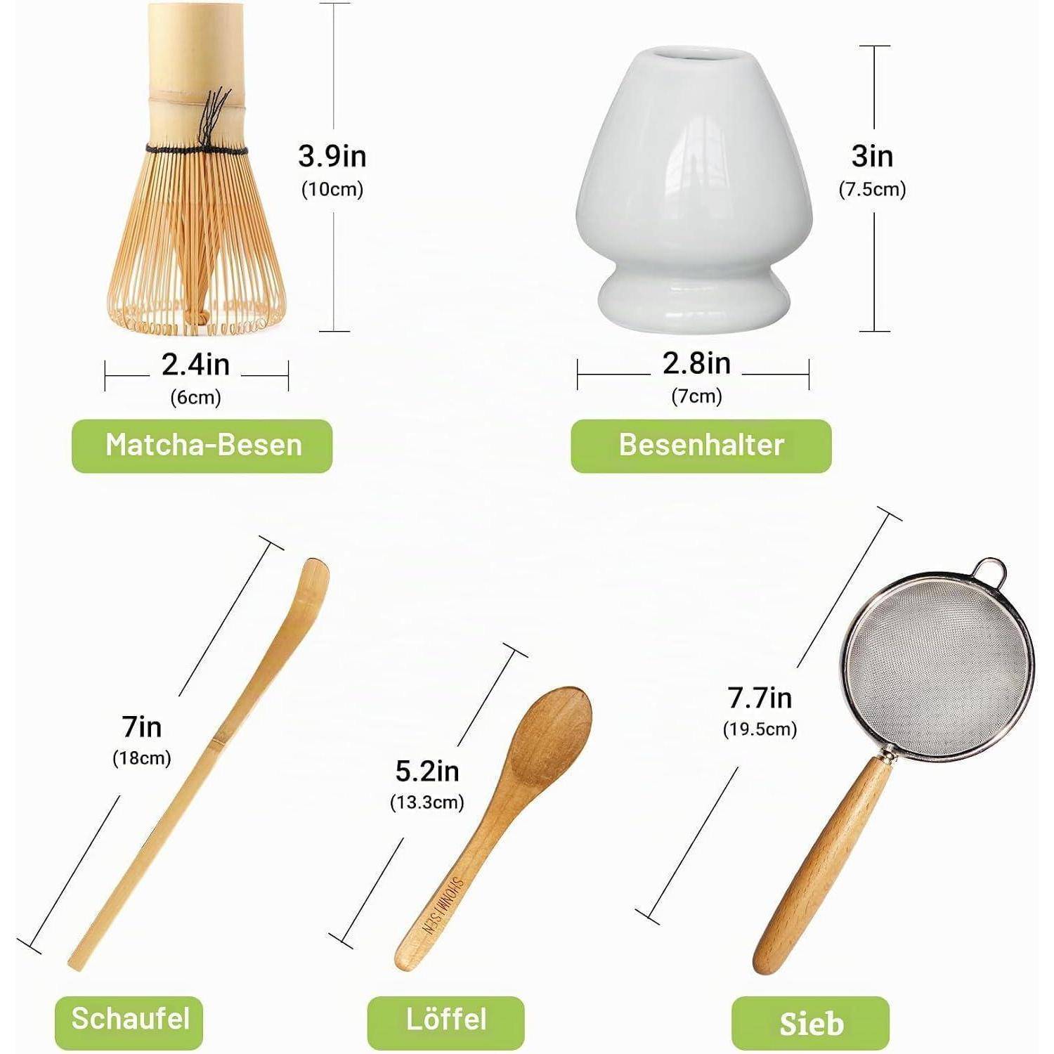 Größentabelle für Produkte, die einen Matcha-Schneebesen-Halter, Schneebesen-Halter, Löffel, Löffel und Sieb zeigen, jedes mit Abmessungen in Zoll und Zentimetern gekennzeichnet.