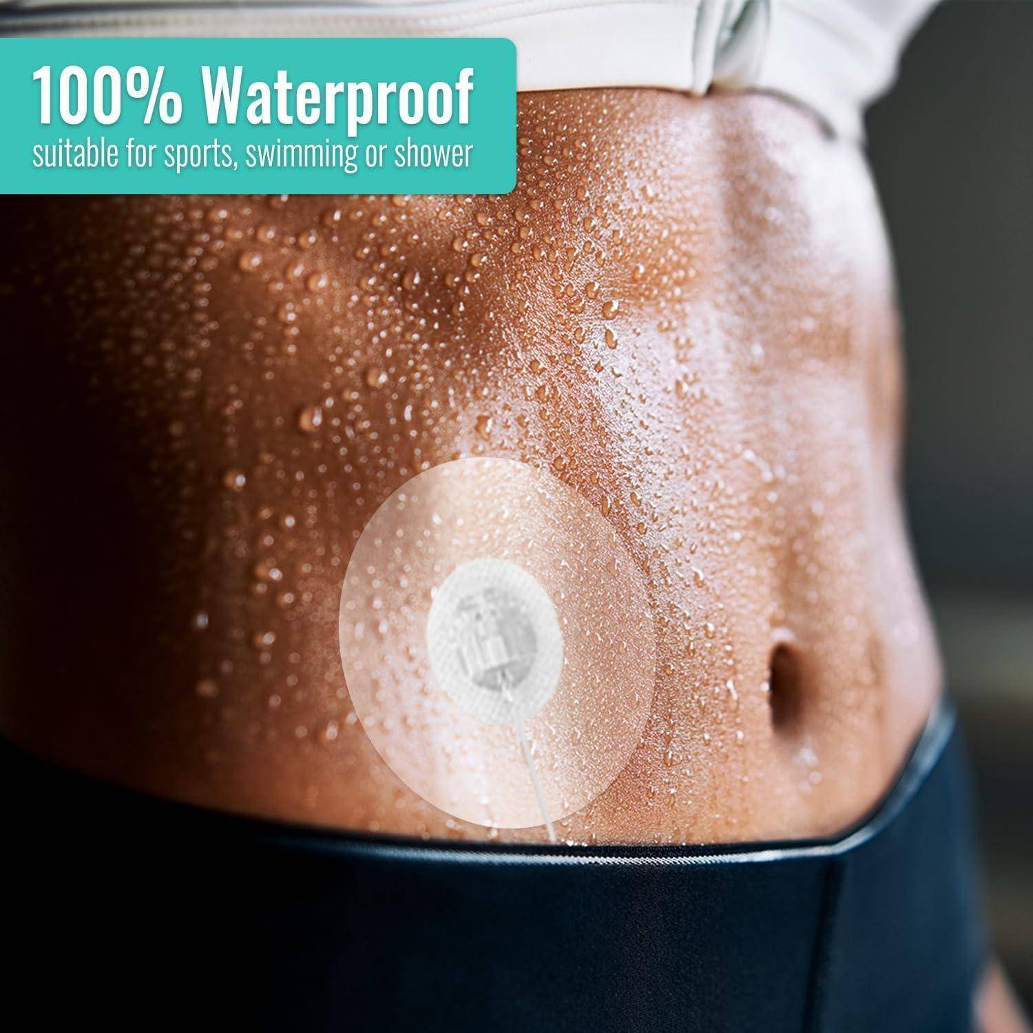 Wasserdichter Klebe-Sensor-Pflaster auf feuchtem Bauch, mit den Aufschriften „100% Wasserdicht" und „geeignet für Sport, Schwimmen oder Duschen"".