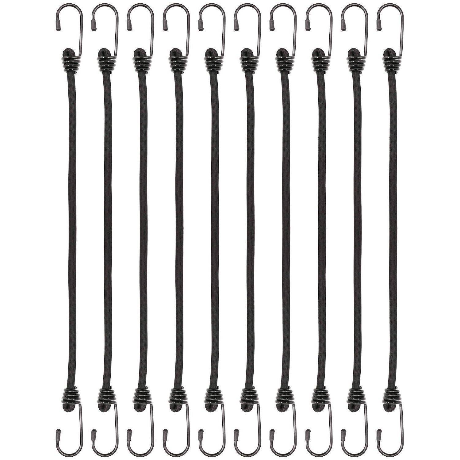 Satz von 10 schwarzen elastischen Spanngurten mit Metallhaken an beiden Enden, in einer Reihe auf weißem Hintergrund angeordnet.