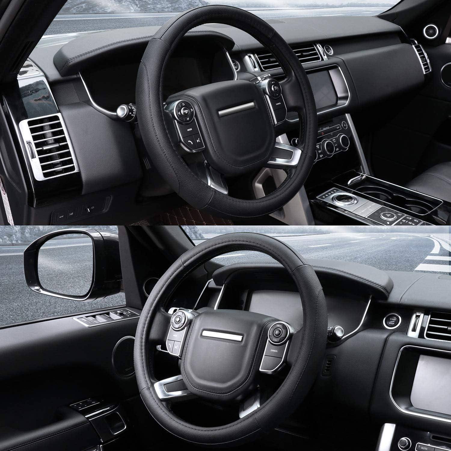 Nebeneinander-Vergleich zweier Luxusauto-Innenräume, jeweils zentriert auf das Lenkrad und das Armaturenbrett, zeigt unterschiedliche Cockpit-Designs und Steuerelemente.
