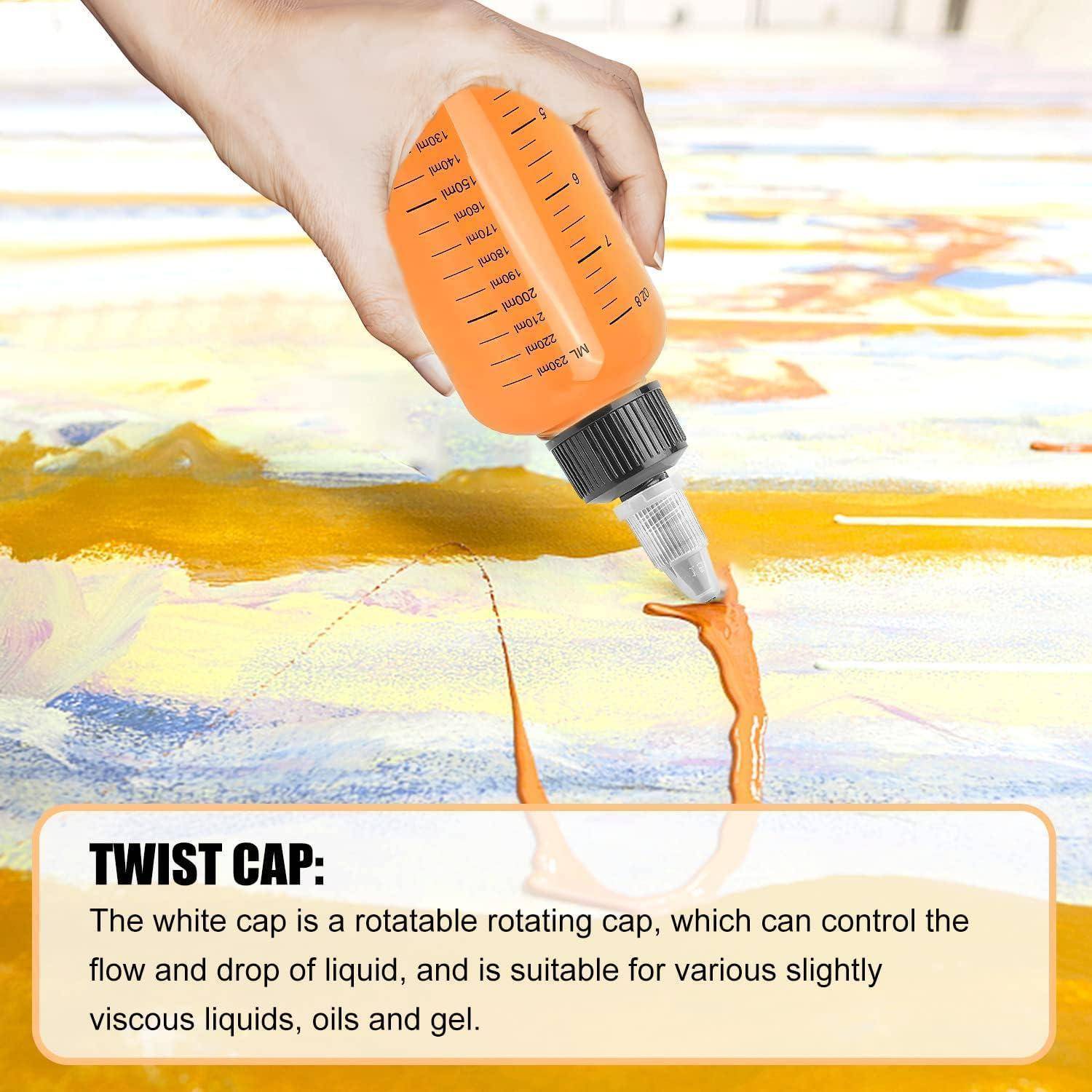 Hand drückt auf eine orangefarbene Flasche, um Farbe auf eine Leinwand zu verteilen; die Beschriftung sagt 