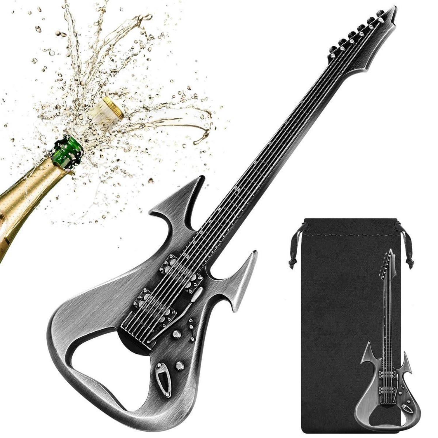 Elektrische Gitarre mit einer Champagnerflasche, die im Hintergrund aufploppt, plus ein schwarzes Etui, das die gleiche Gitarre zeigt.