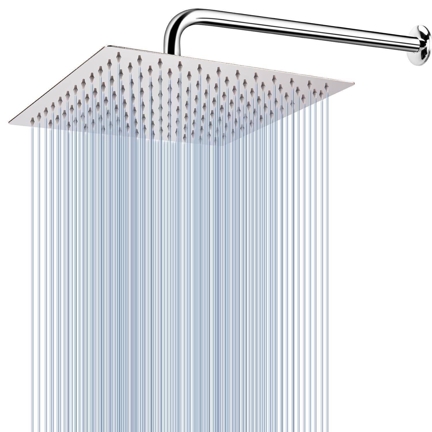 Chromglanz-Regenbrause mit quadratischem Kopf und vielen dünnen Wasserstrahlen, die nach unten sprühen.