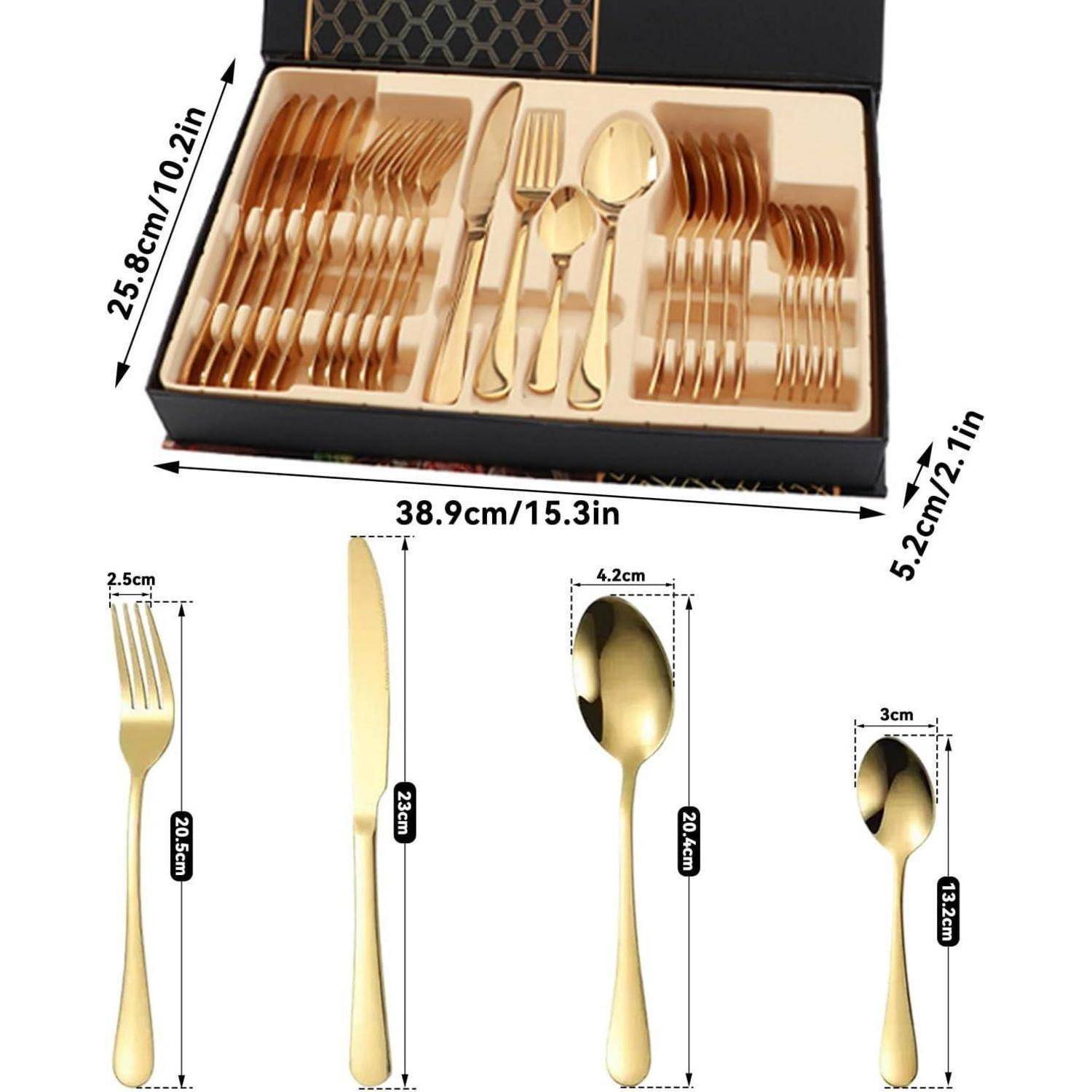 Goldfarbiges Besteckset in einer Geschenkbox, mit Gabel, Messer, Löffeln und Größenangaben für die Box und das Besteck.