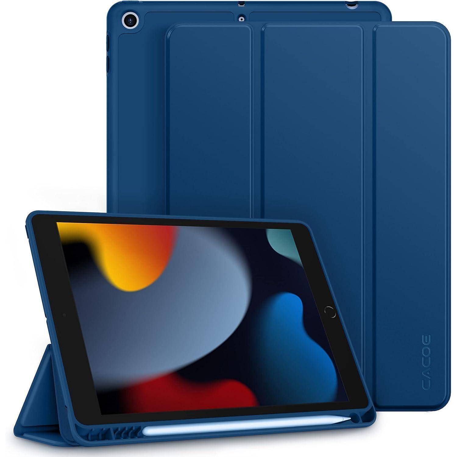 Blaue Tablet-Schutzhülle mit integriertem Klappständer, dargestellt in offener und geschlossener Position um ein Tablet.