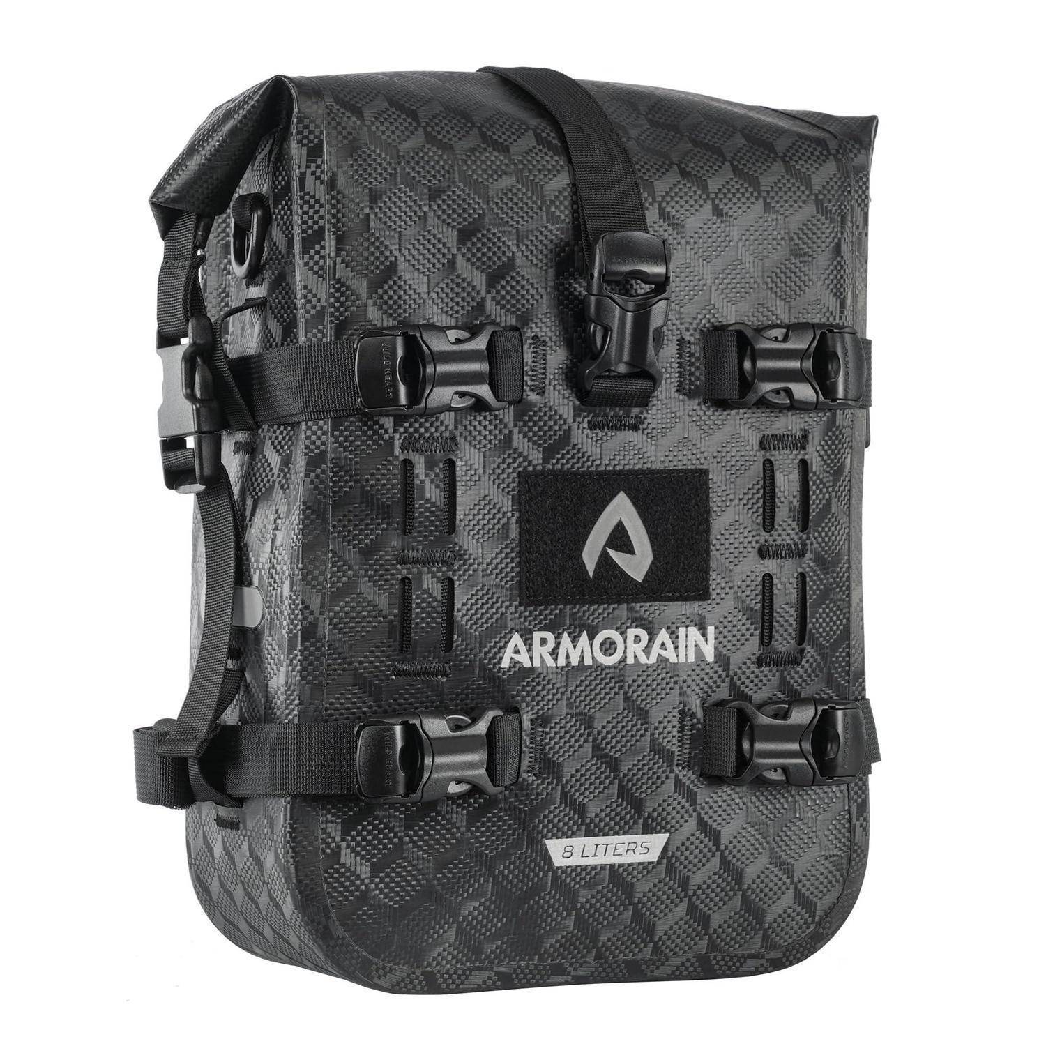 Black Armoraine 8-Liter wasserdichter Roll-Top-Rucksack mit Schnallengurten und Logo auf weißem Hintergrund