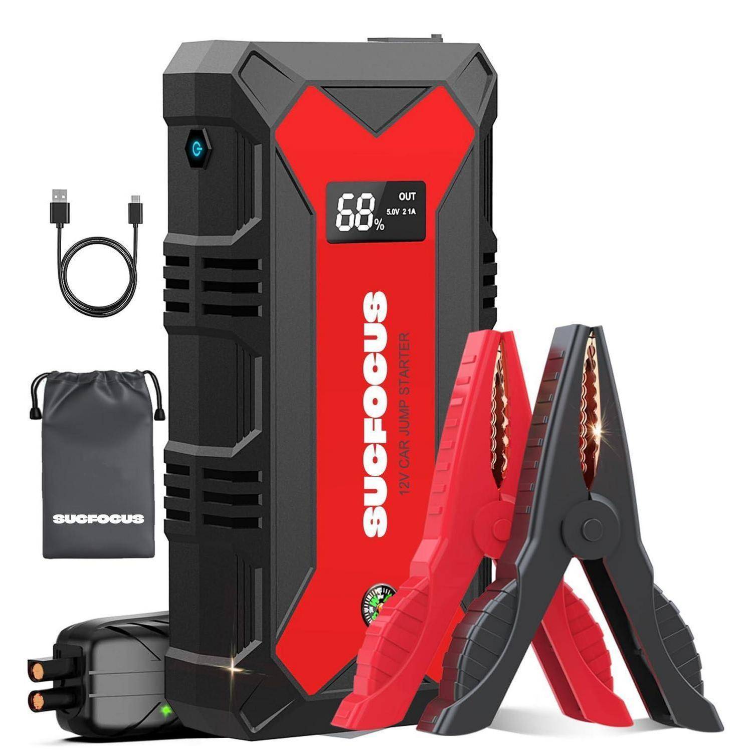 Tragbares Starthilfegerät für Autobatterien mit digitaler Anzeige, Starthilfeklemmen, USB-Ladekabel, Netzteil und Transporttasche.