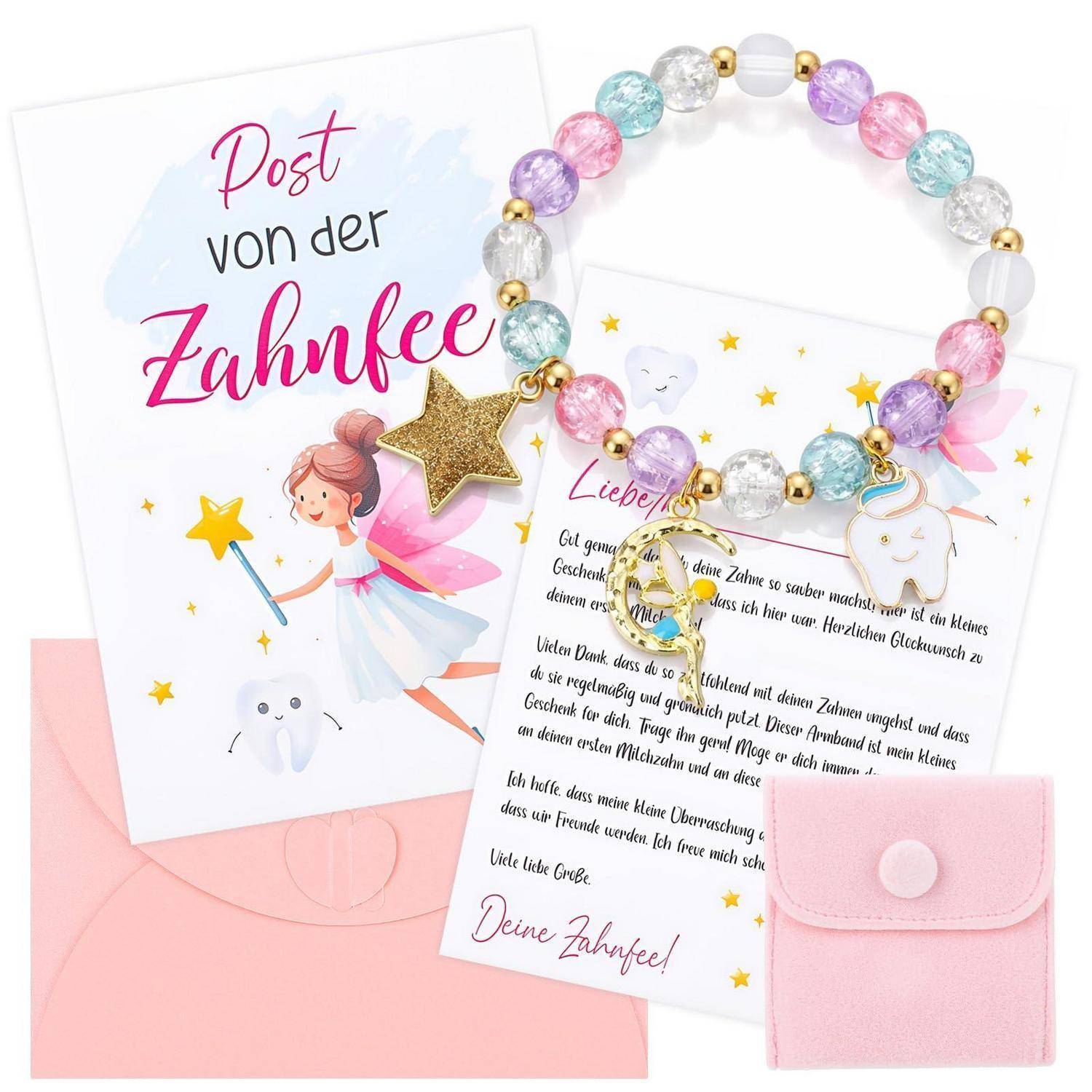 Rosa Zahnfee-Set mit einer Postkarte, einem Brief, einem Perlenarmband, einem Sternanhänger, einem Zahnanhänger und einem kleinen Beutel auf pastellfarbenem Hintergrund.