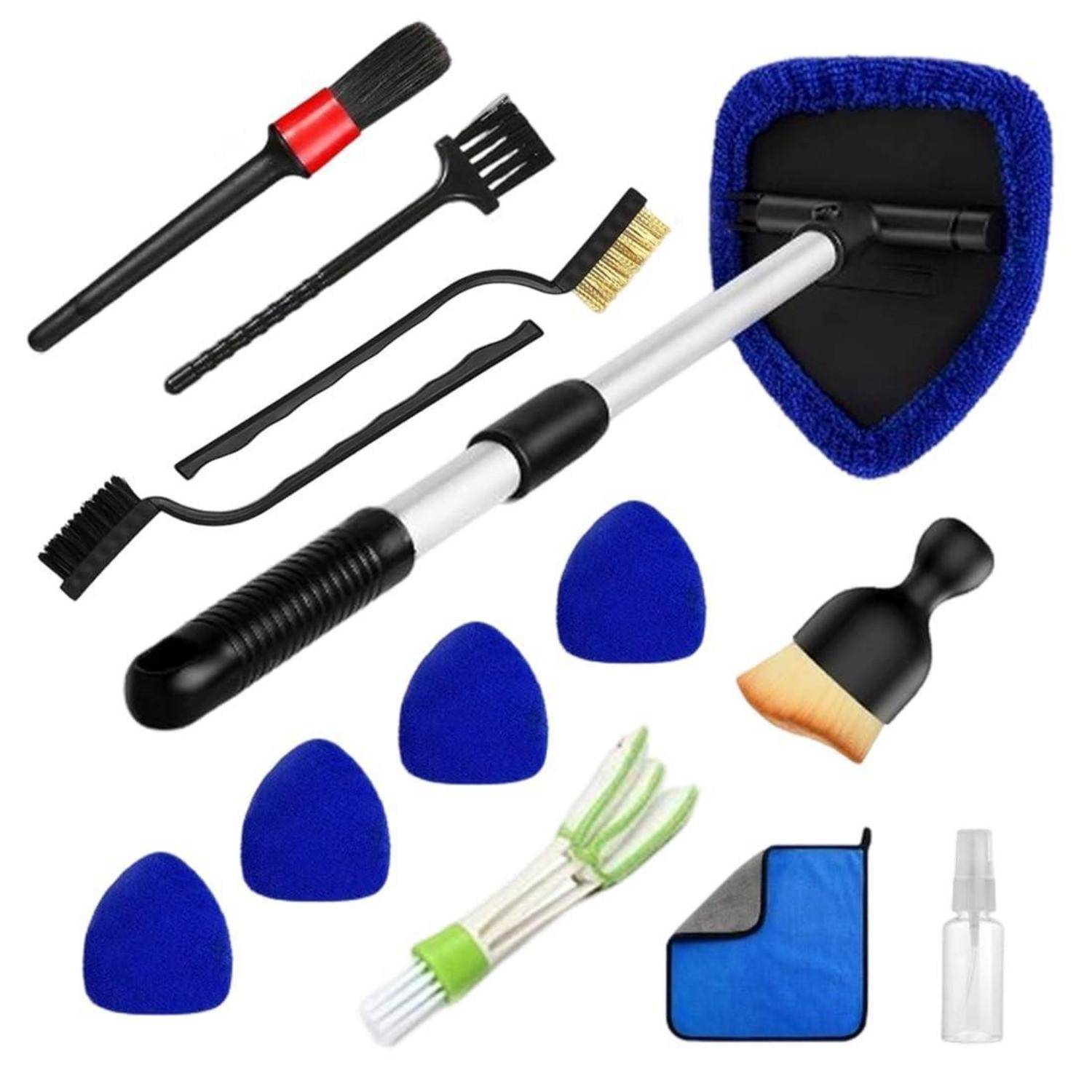 Sortierte Autopflegeprodukkte: Windschutzscheibenbürste mit langem Griff, Bürsten, blaue Mikrofaser-Applikatoren, Reinigungsstäbe, Tuch und Sprühflasche.