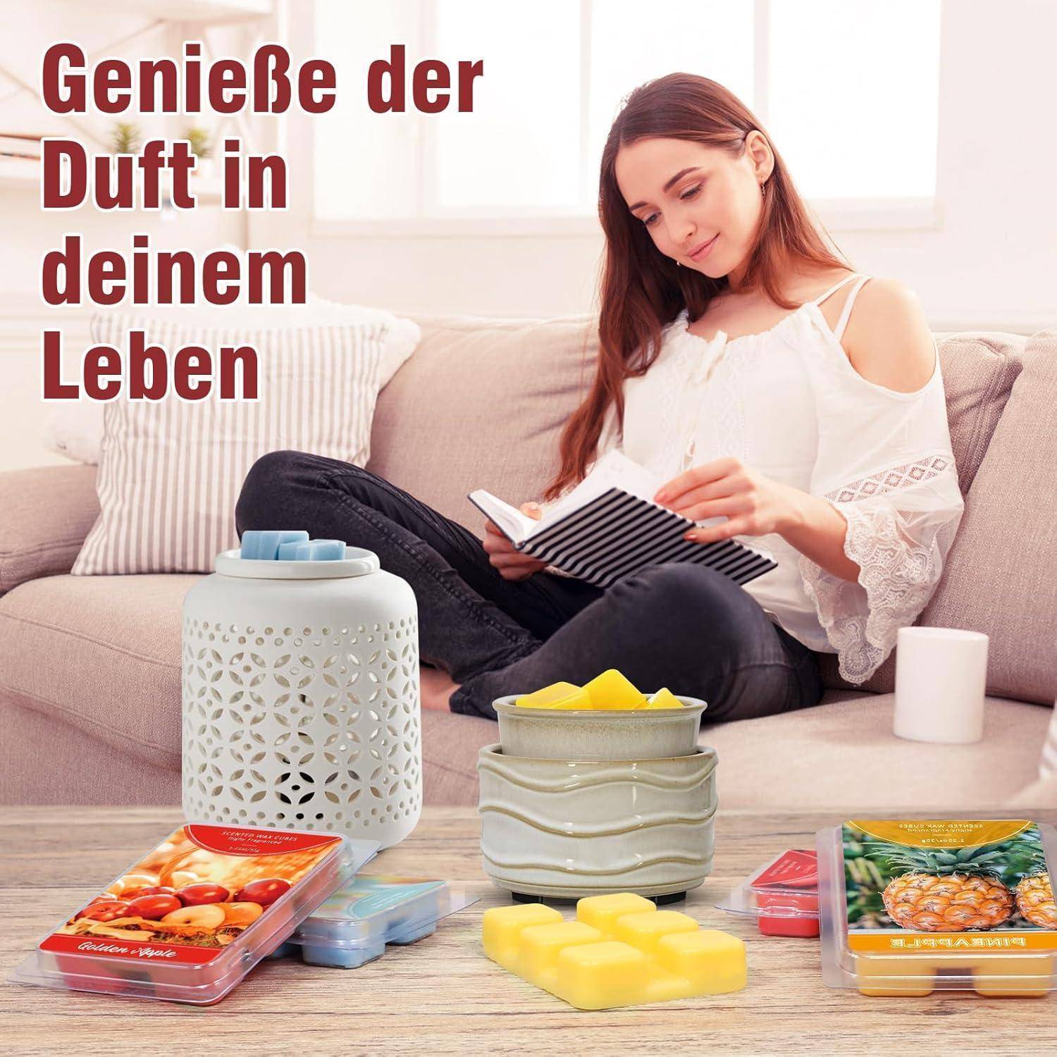 Frau, die auf einem Sofa neben duftenden Wachsschmelzen und Wärmern liest, mit deutschem Text, der "Genieße der Duft in deinem Leben"" (""Genieße den Duft in deinem Leben"") liest.