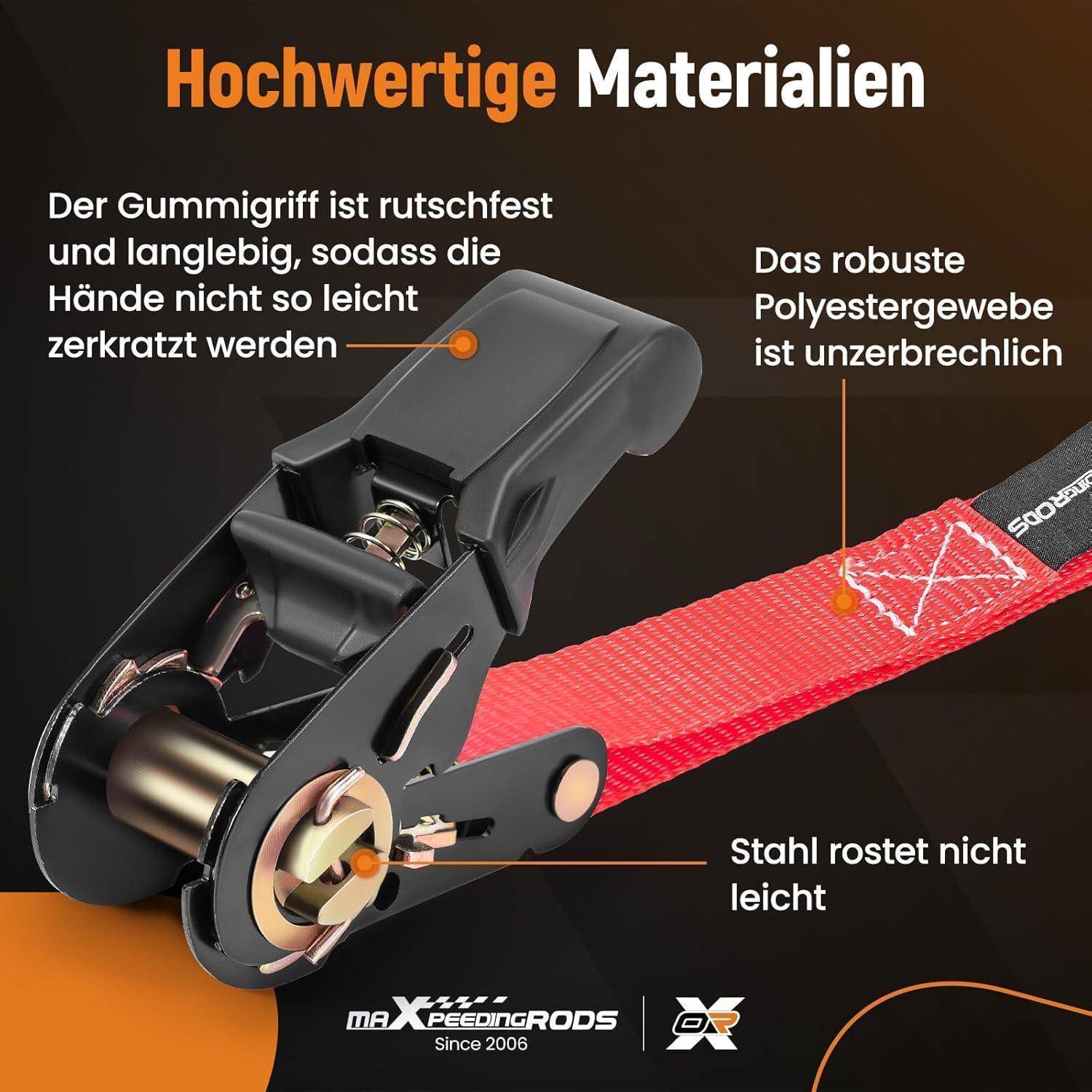 Deutsches Produktfoto mit einem schwarzen Spannratschengurt mit rotem Polyestergewebe und Beschriftungen für langlebige Materialien: rutschfester Gummigriff, reißfestes Gewebe und rostbeständiger Stahl.