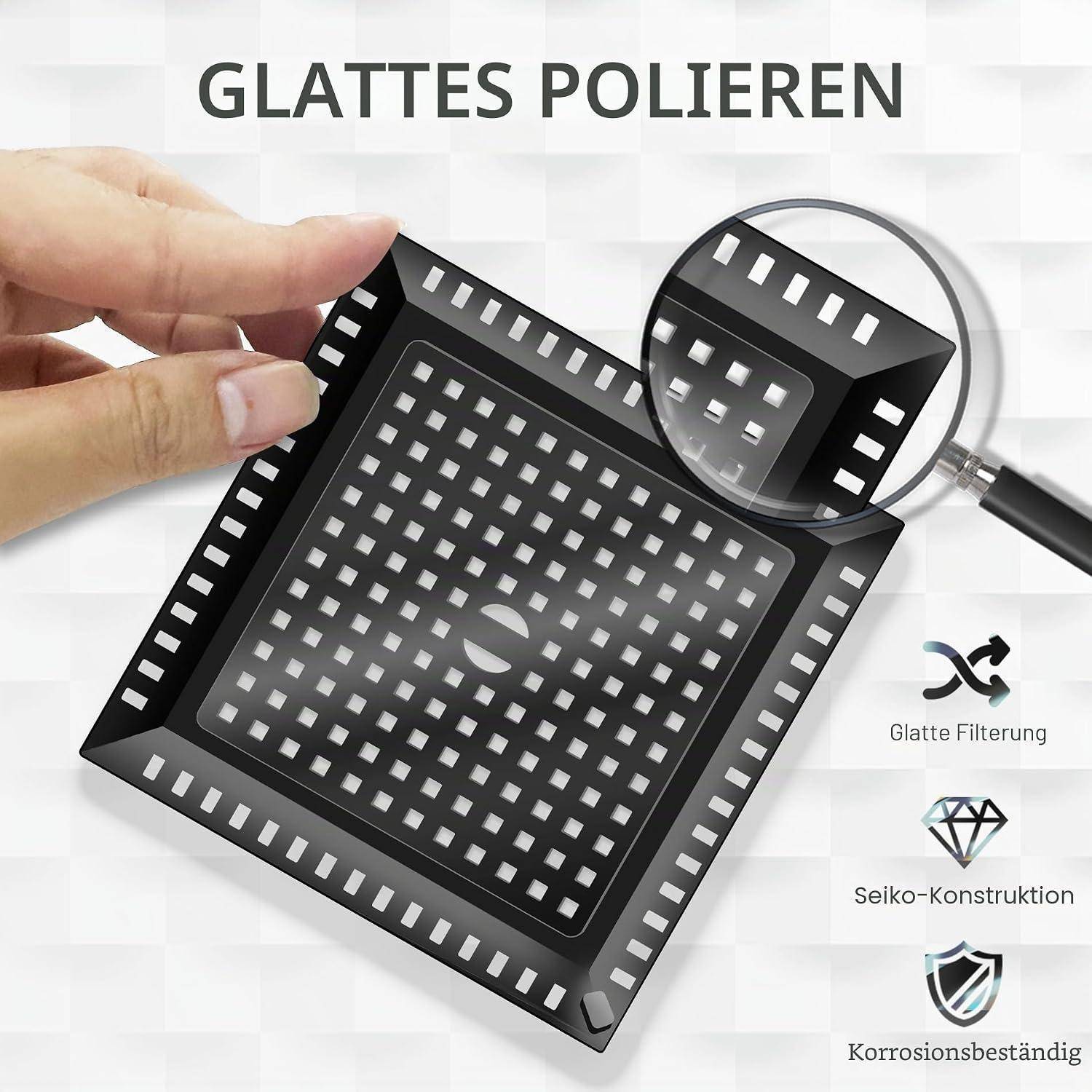 Werbegrafik zeigt ein schwarzes perforiertes Panel, das mit einer Lupe untersucht wird, mit der Bezeichnung 'GLATTES POLIEREN', mit Symbolen, die glatte Filtration, präzise Konstruktion und Korrosionsbeständigkeit hervorheben.