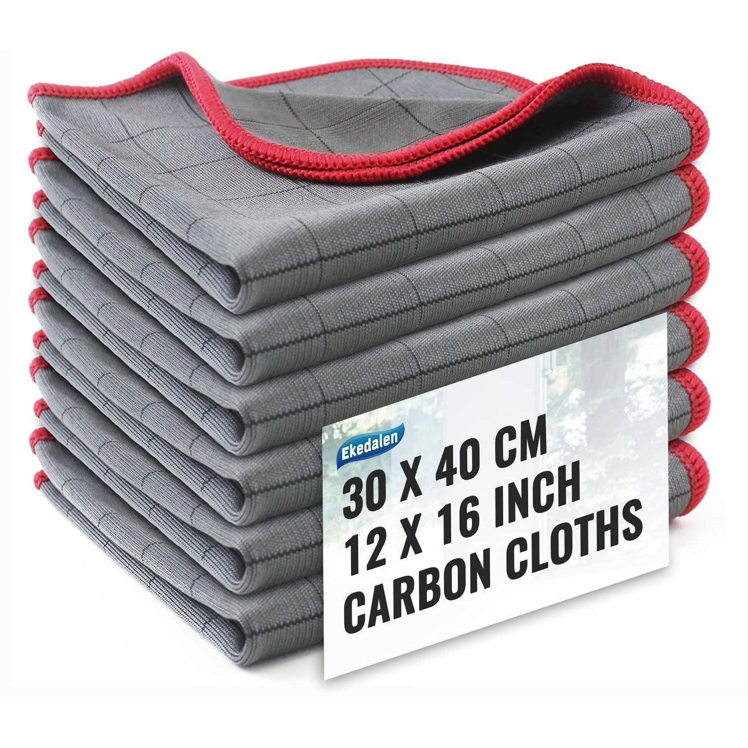 Stapel gefalteter grauer Kohlenstofftücher mit rotem Rand, beschriftet „30 x 40 CM 12 x 16 INCH CARBON CLOTHS