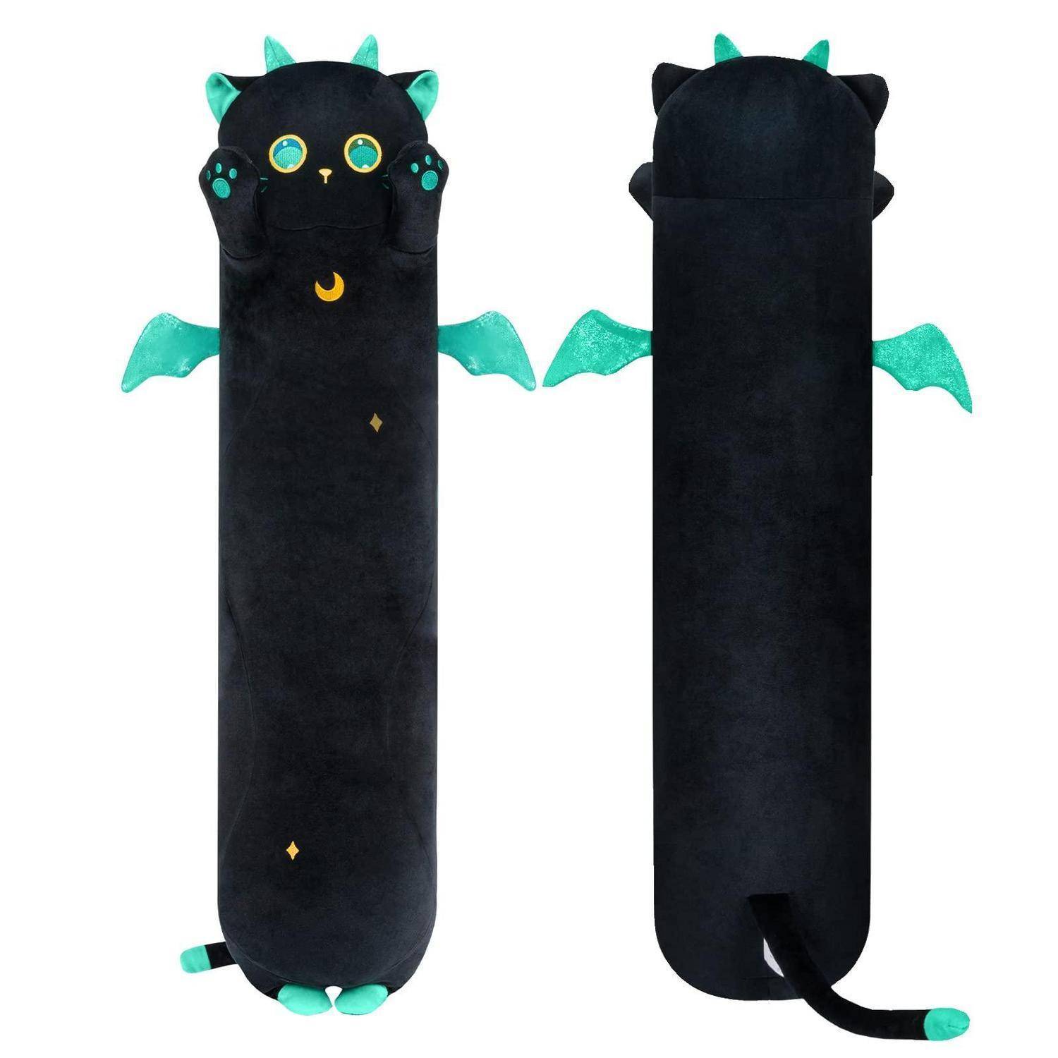 Schwarzes katzenförmiges Plüschkissen, von vorne und von hinten gezeigt, mit türkisen Ohren, Flügeln, Pfoten und Schwanz, verziert mit kleinem gelbem Mond und Sternen.