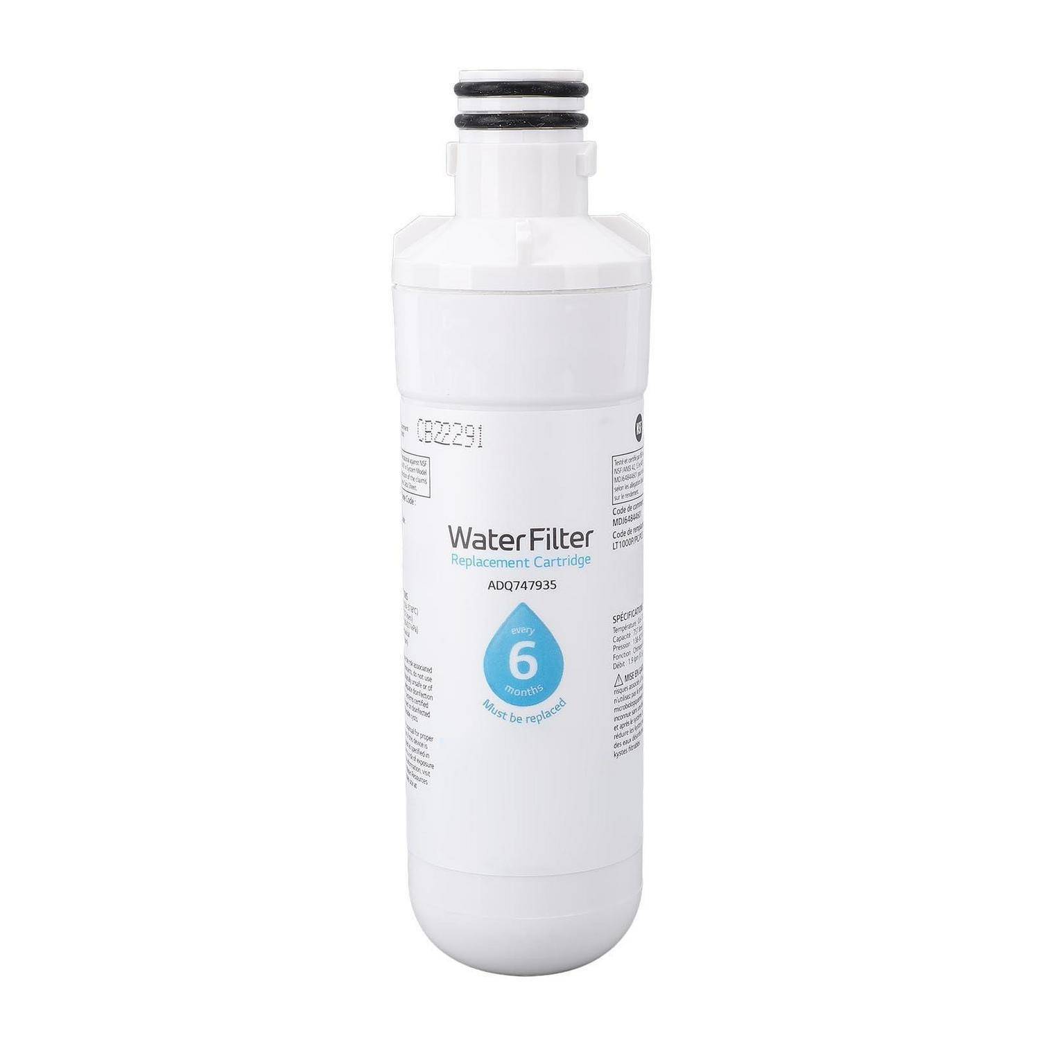 Weiße zylindrische Wasserfilter-Ersatzpatrone mit Gewinde oben und Kennzeichnung „Water Filter