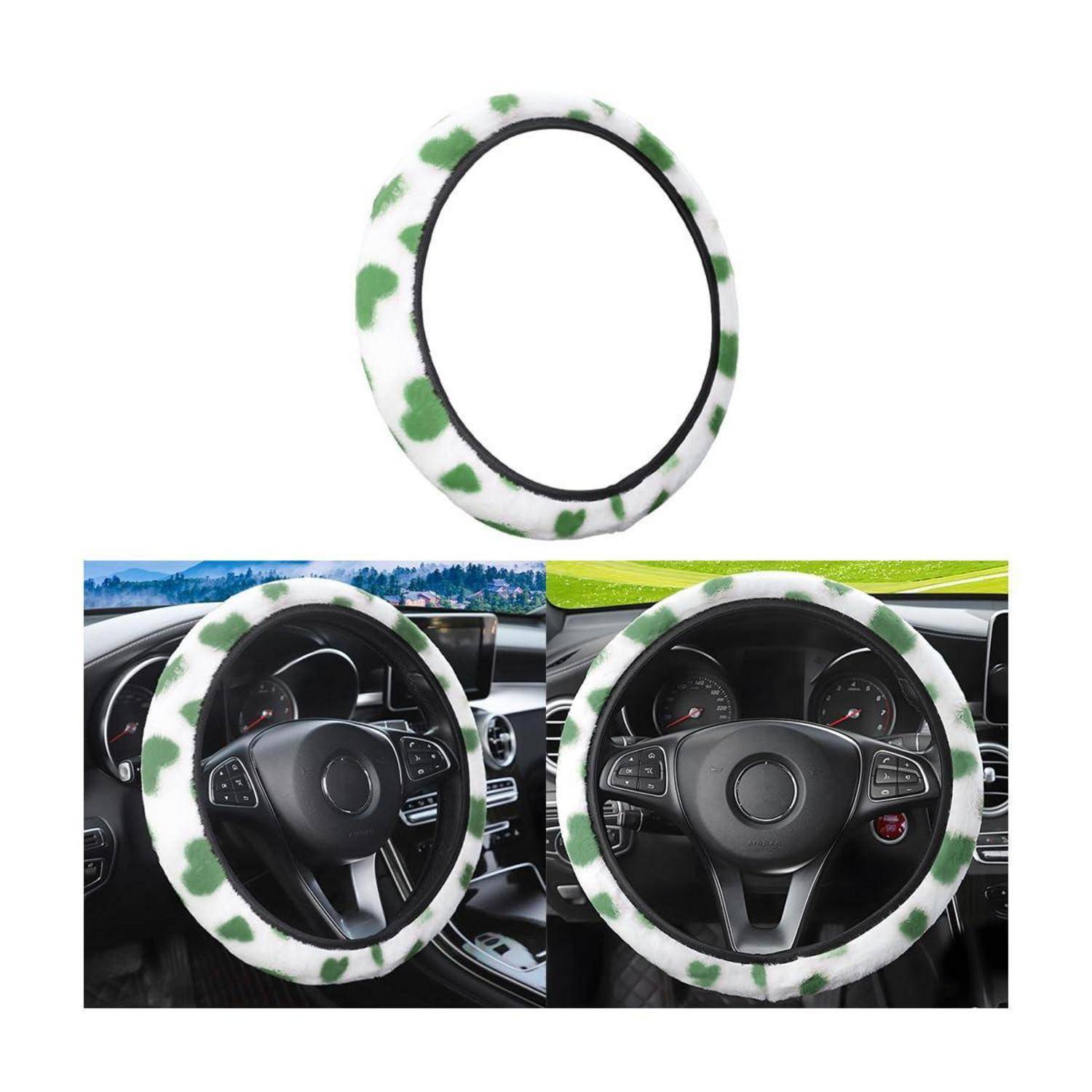 Weiße Lenkradabdeckung mit grünem Herzmuster, einzeln dargestellt und auf einem Autolenkrad montiert.
