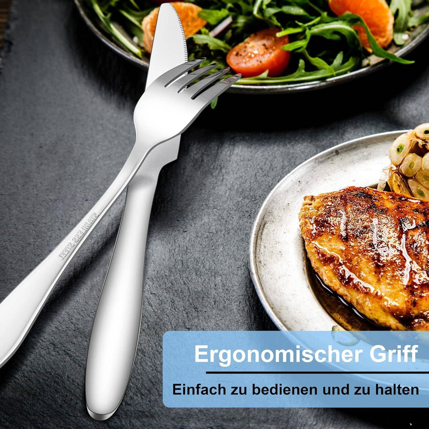 Edelstahlgabel und Messer auf dunklem Tisch neben einem servierten gegrillten Hühnergericht; der Text lautet „Ergonomischer Griff" und „Einfach zu bedienen und zu halten"".