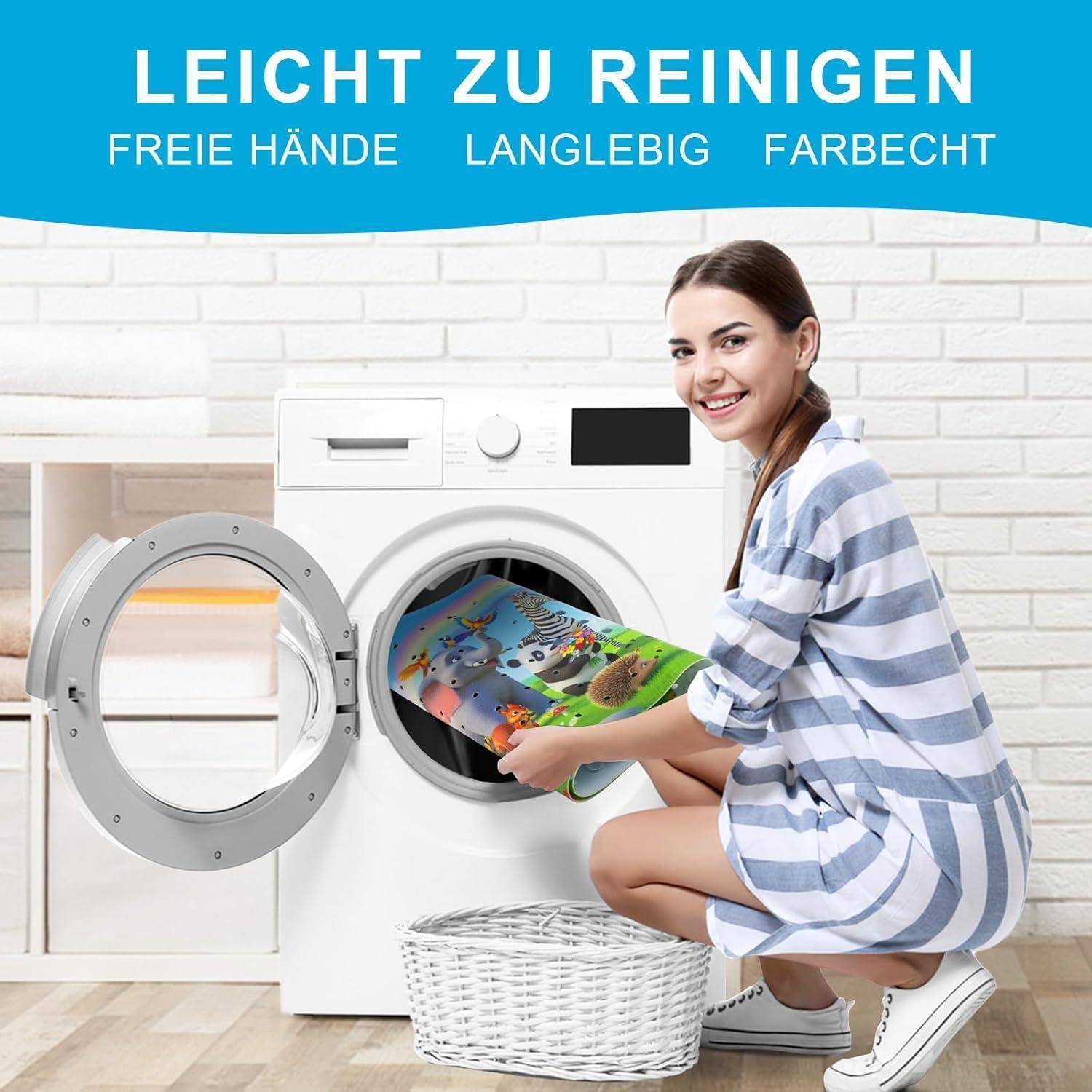 Eine lächelnde Frau lädt einen farbenfrohen Teppich in eine Frontlader-Waschmaschine; das Banner zeigt die Aufschriften „LEICHT ZU REINIGEN