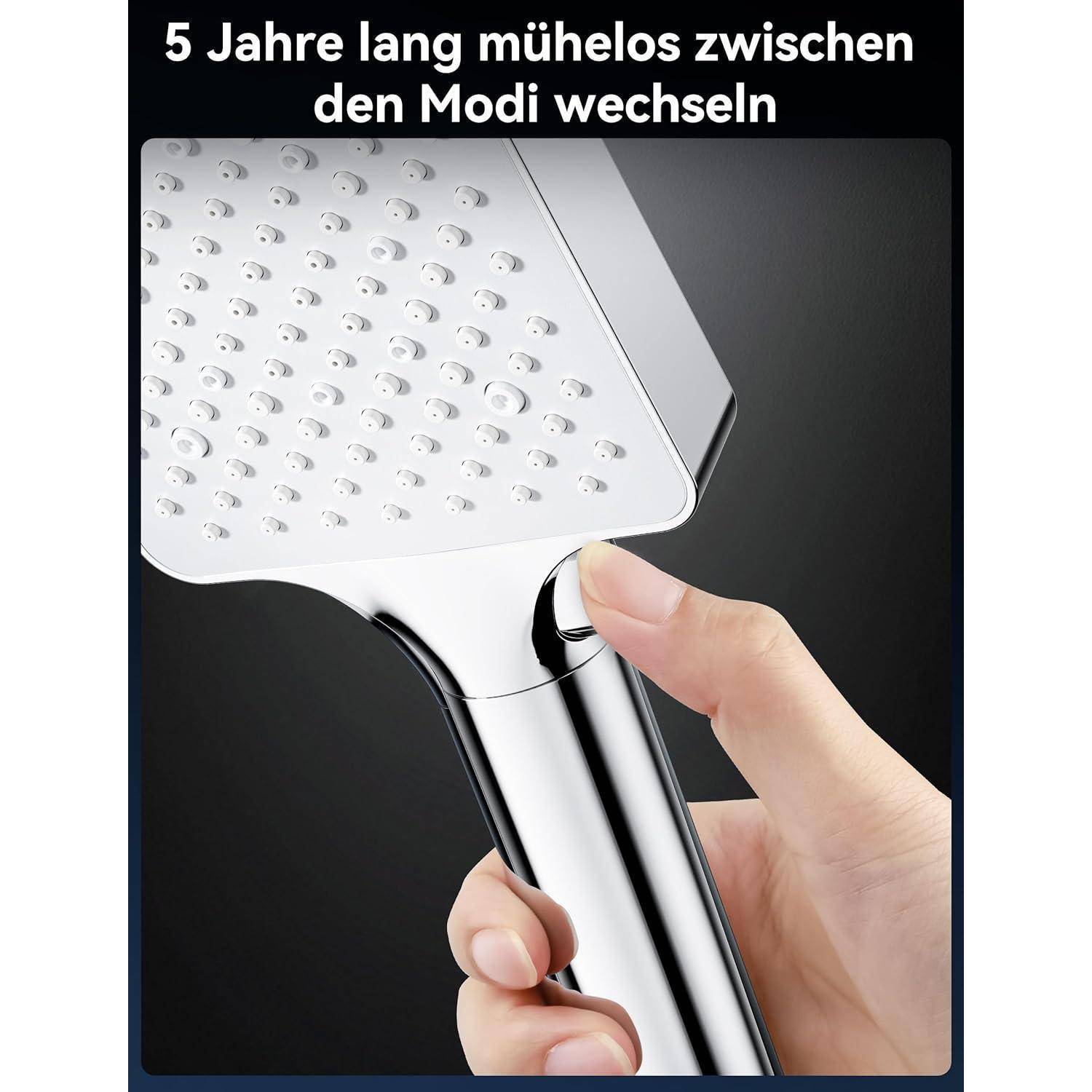 Eine Hand hält einen Chrombrausekopf; Der Text sagt „5 Jahre lang mühelos zwischen den Modi wechseln