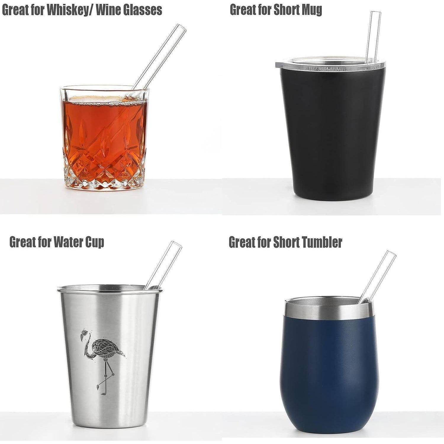 Vier Beispiele zeigen einen wiederverwendbaren Metallhalm in verschiedenen Bechern: Whiskey-/Weinglas, kurze Tasse, Wasserbecher und kurzer Tumbler.