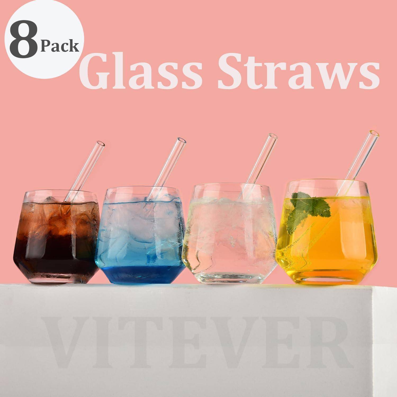 Anzeigenbild für "8er-Pack Glastrinkhalme"" mit vier farbigen Getränken in klaren Gläsern mit wiederverwendbaren Glastrinkhalmen.
