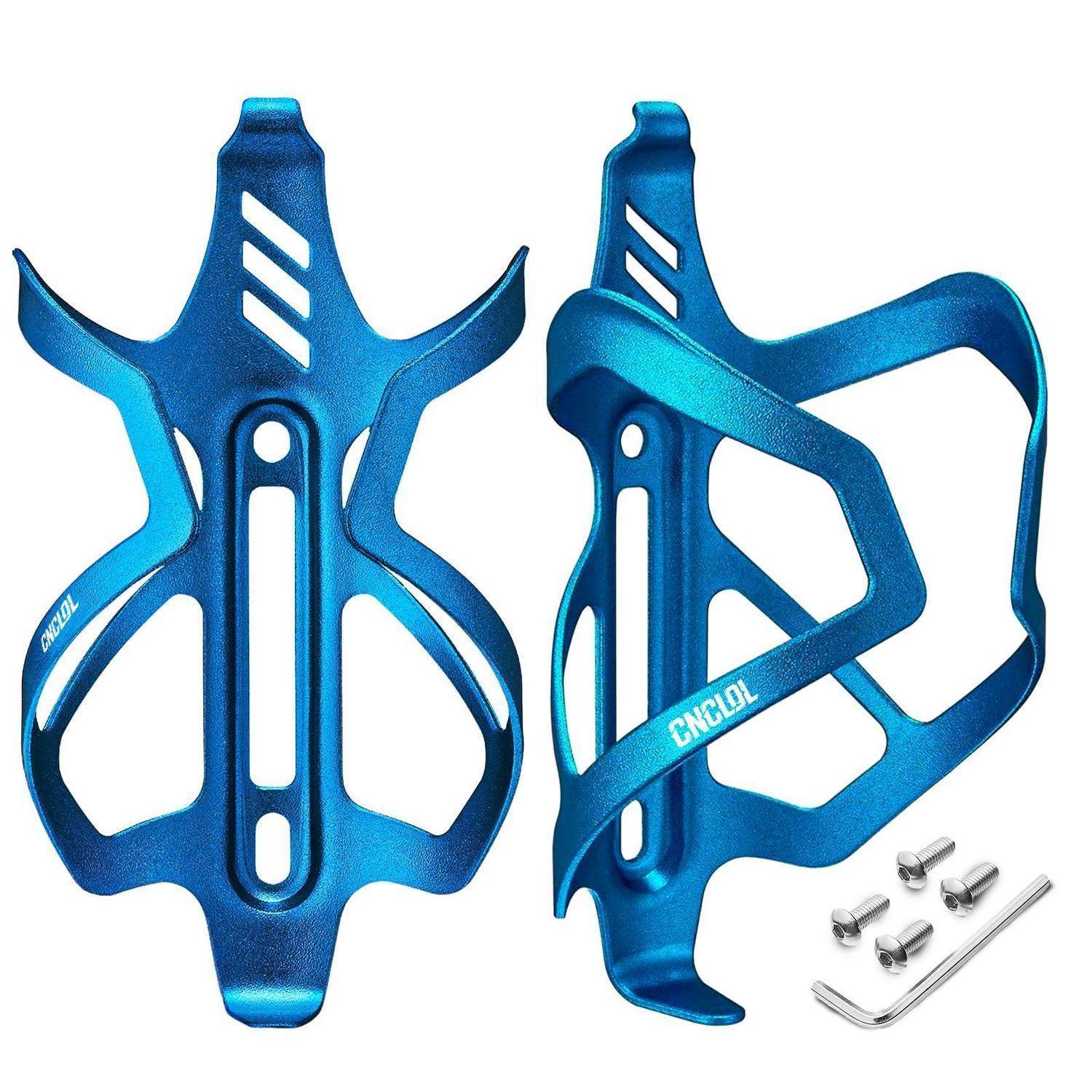 Blauer Metallfahrradwasserflaschenkäfig, dargestellt in Vorder- und Seitenansicht, mit Befestigungsschrauben und Inbusschlüssel auf weißem Hintergrund.