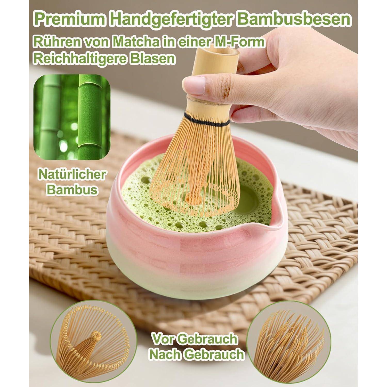 Hand hält einen Bambusbesen und rührt schaumiges Matcha in einer rosa Schüssel um; Text bewirbt einen Premium-Handwerk-Bambusmatchabesen und natürlichen Bambus.